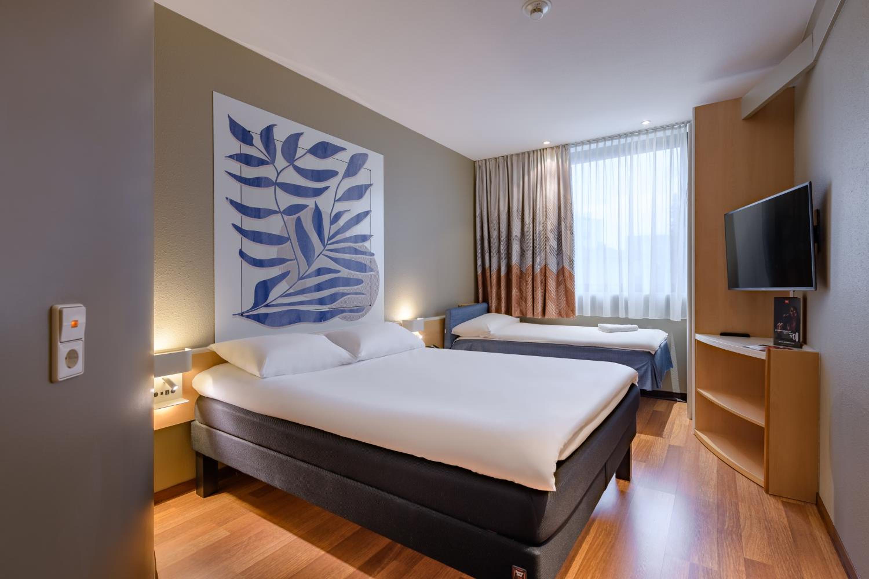 Standard Double Room - Photo 21
