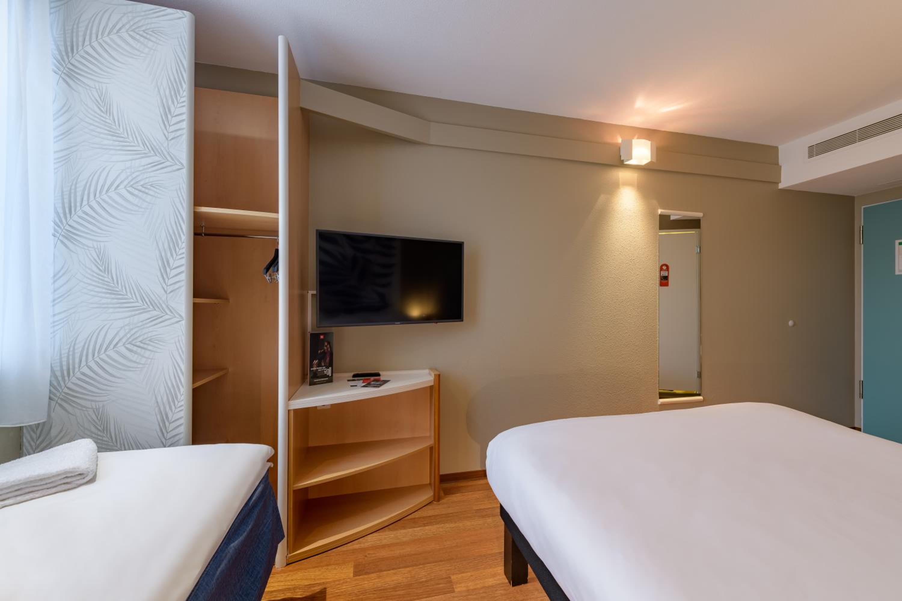 Standard Double Room - Photo 15
