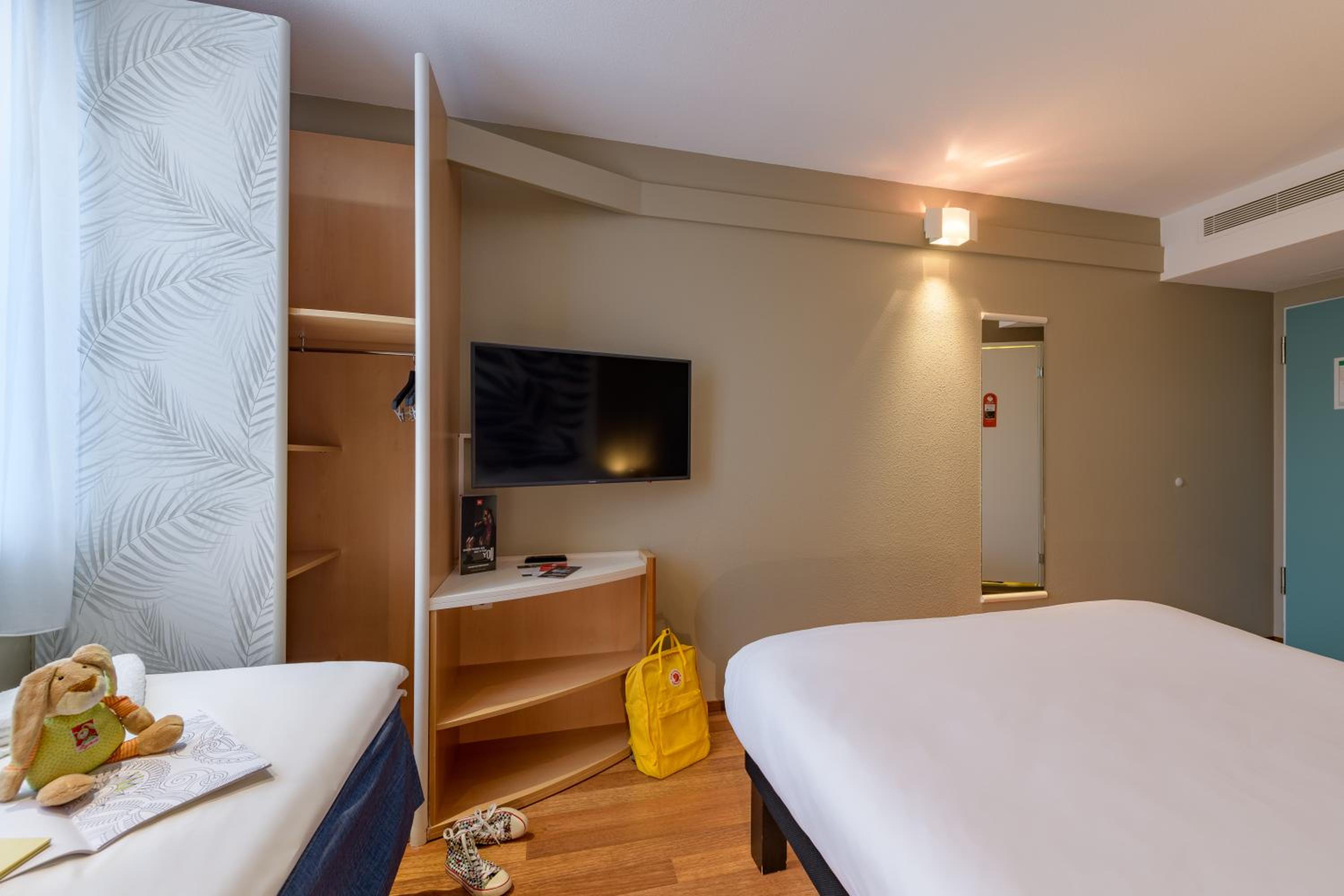 Standard Double Room - Photo 17