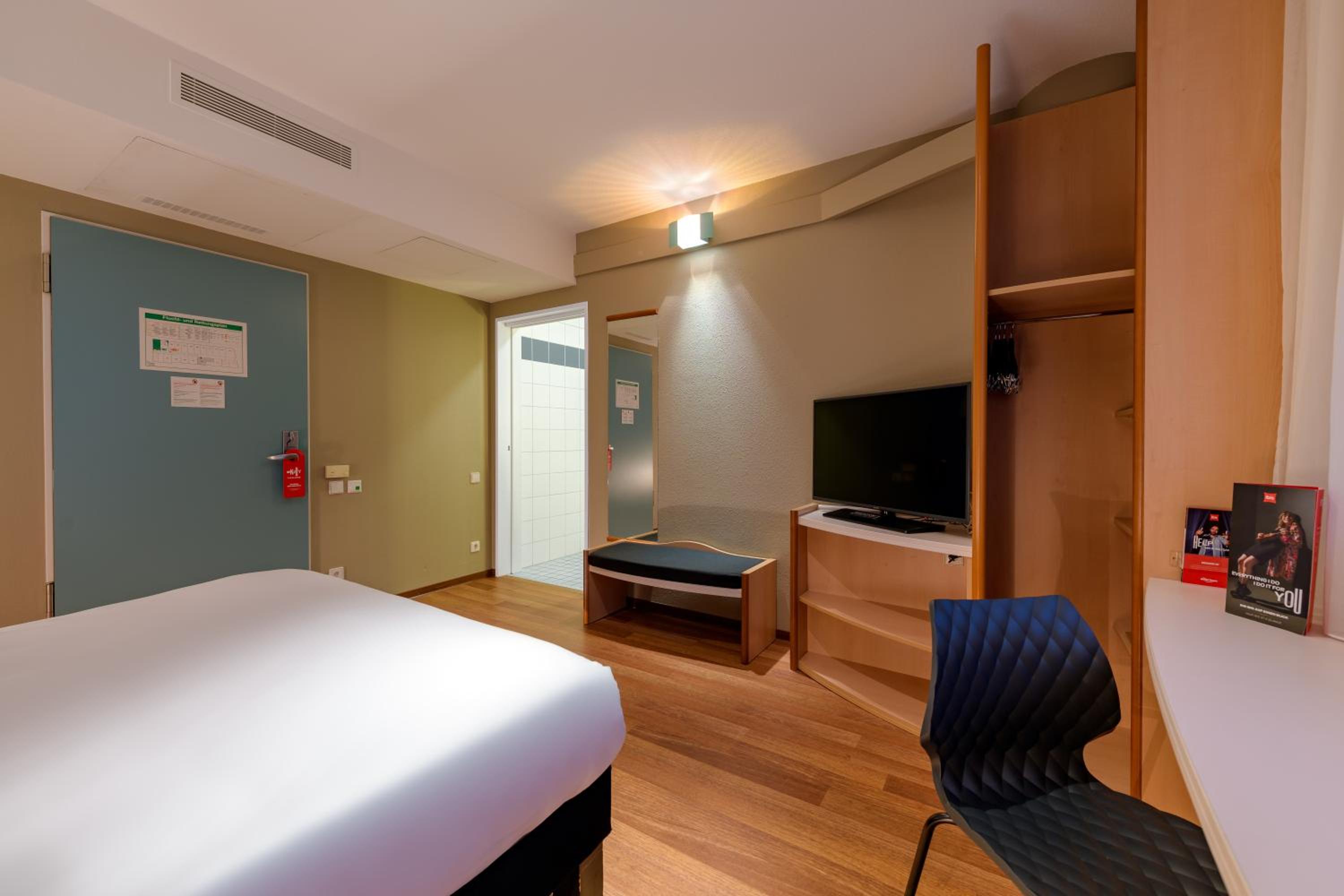 Standard Double Room - Photo 14