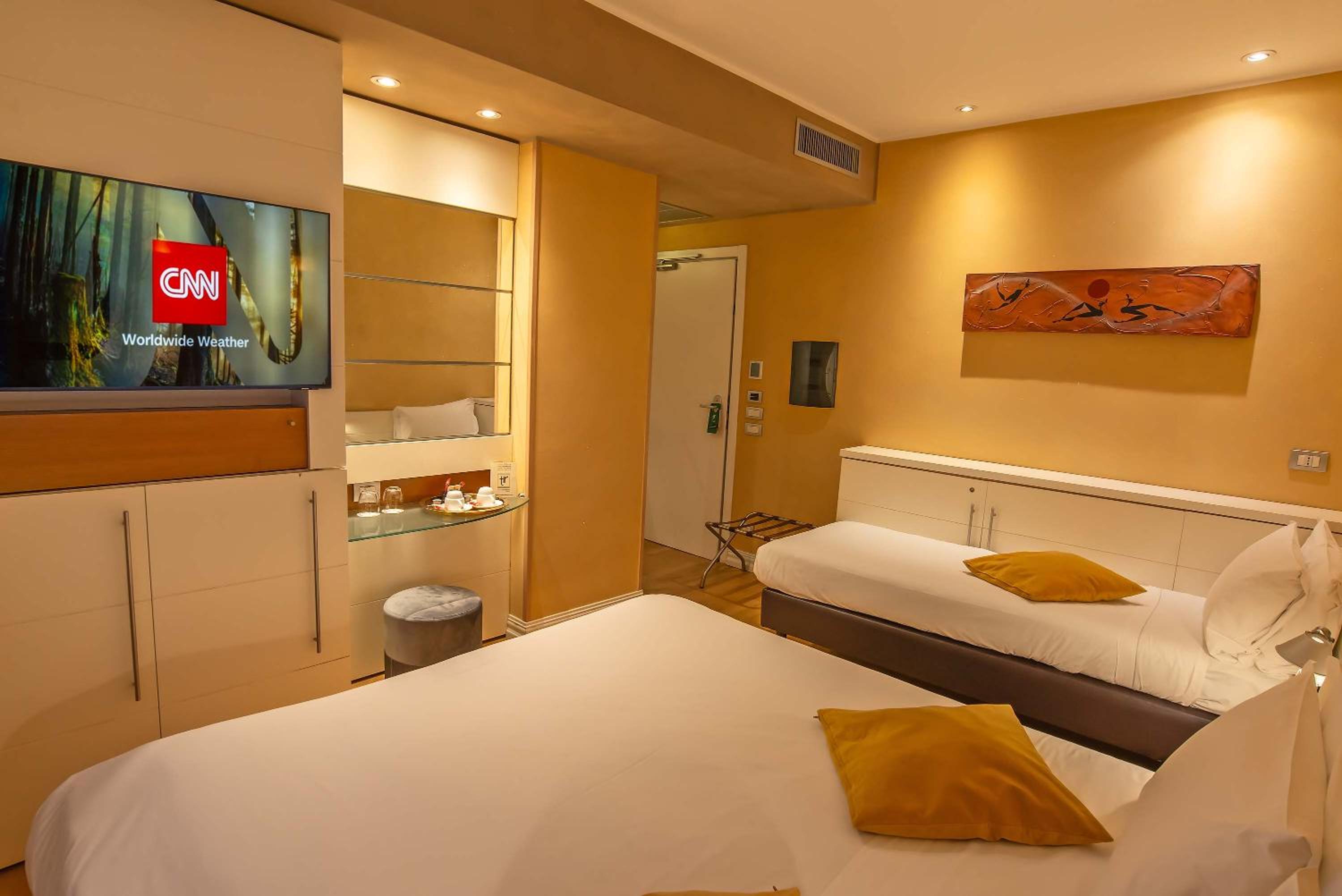 Superior Double Room thumbnail 6