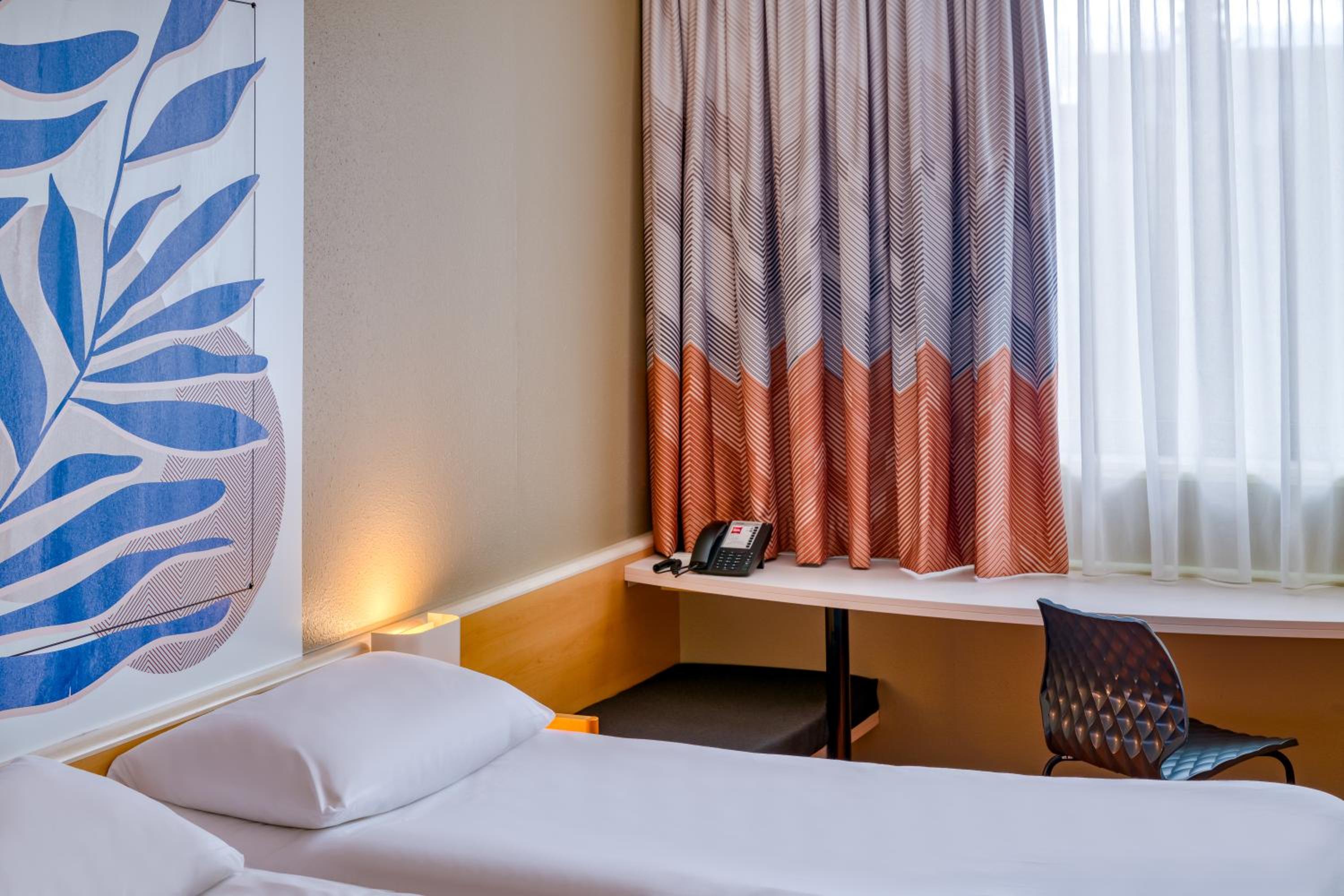 Twin Room - Photo 10