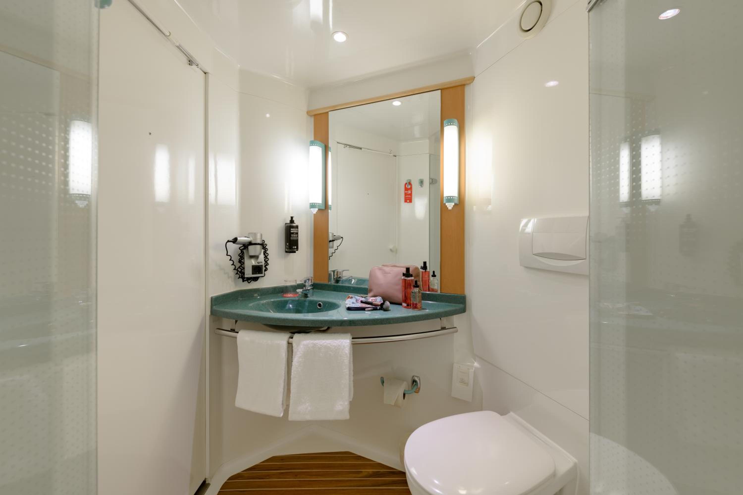 Standard Double Room - Photo 37