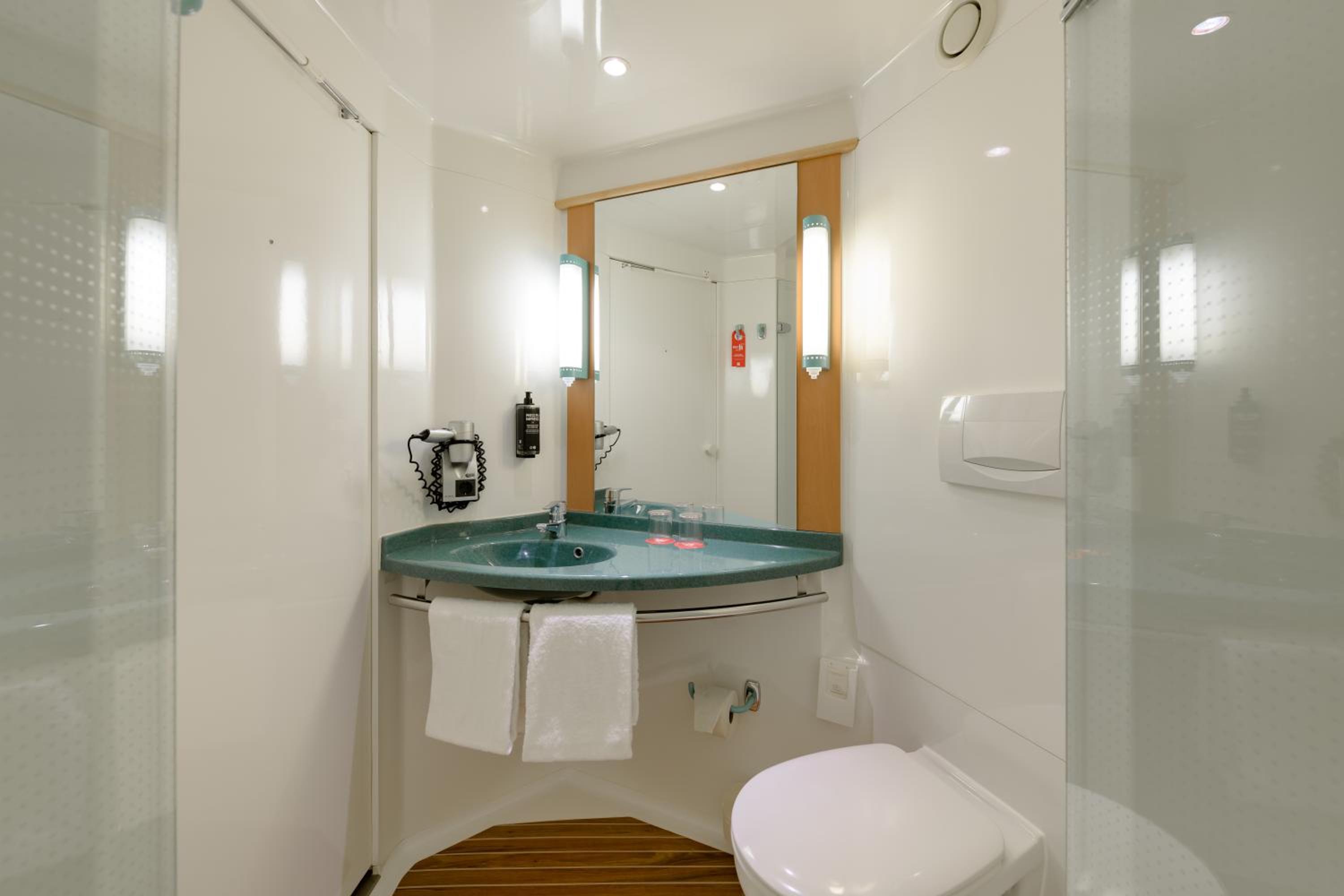 Standard Double Room - Photo 38