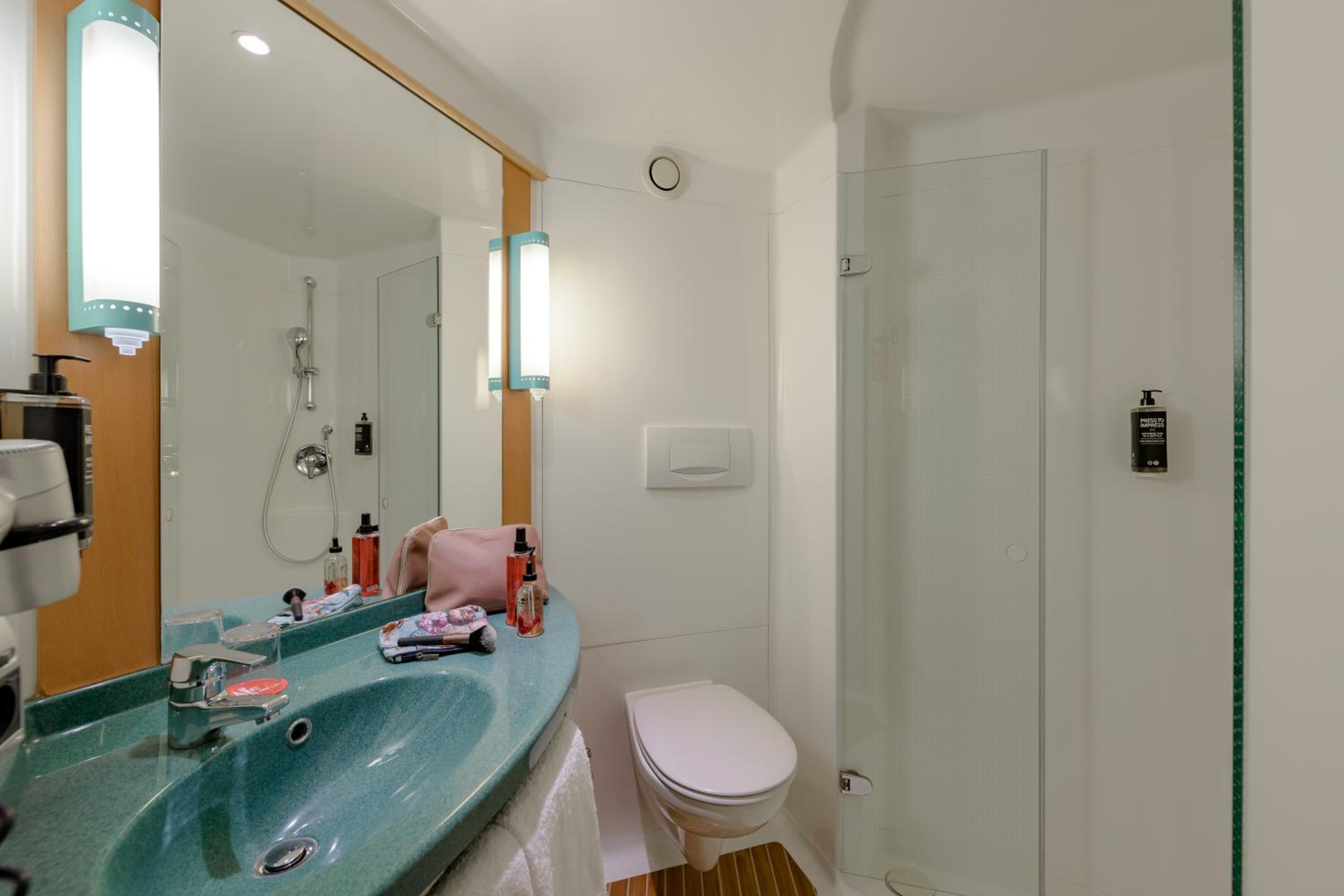 Standard Double Room - Photo 3