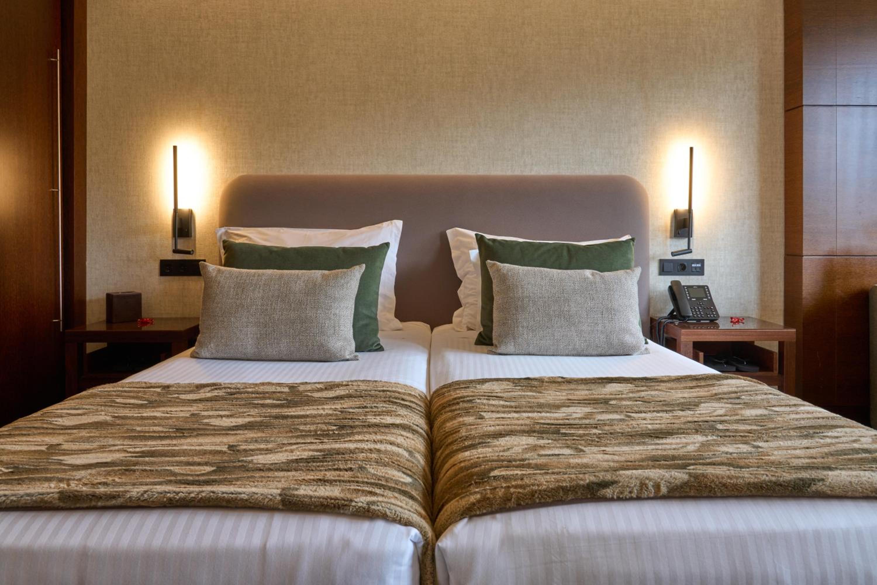 Twin Room - Photo 3