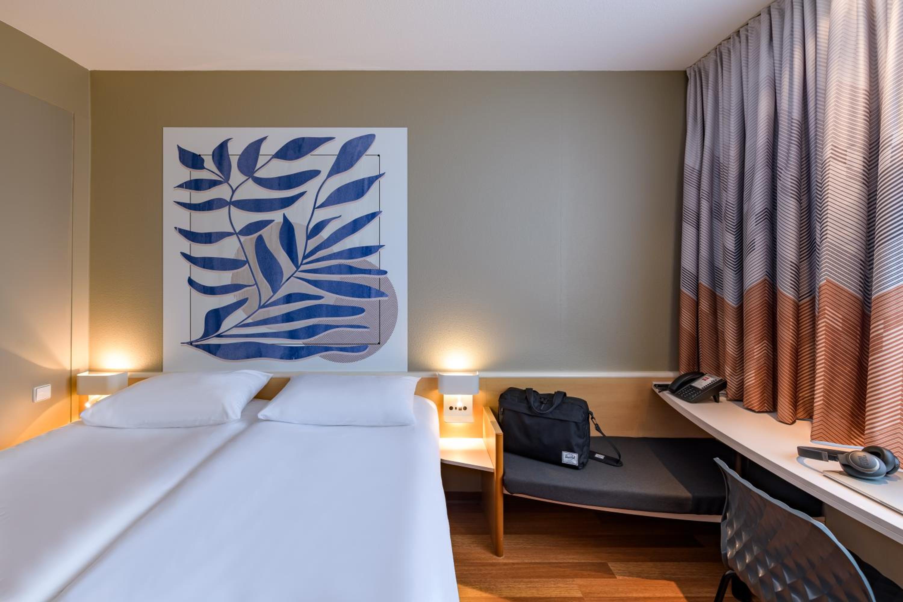 Twin Room - Photo 21