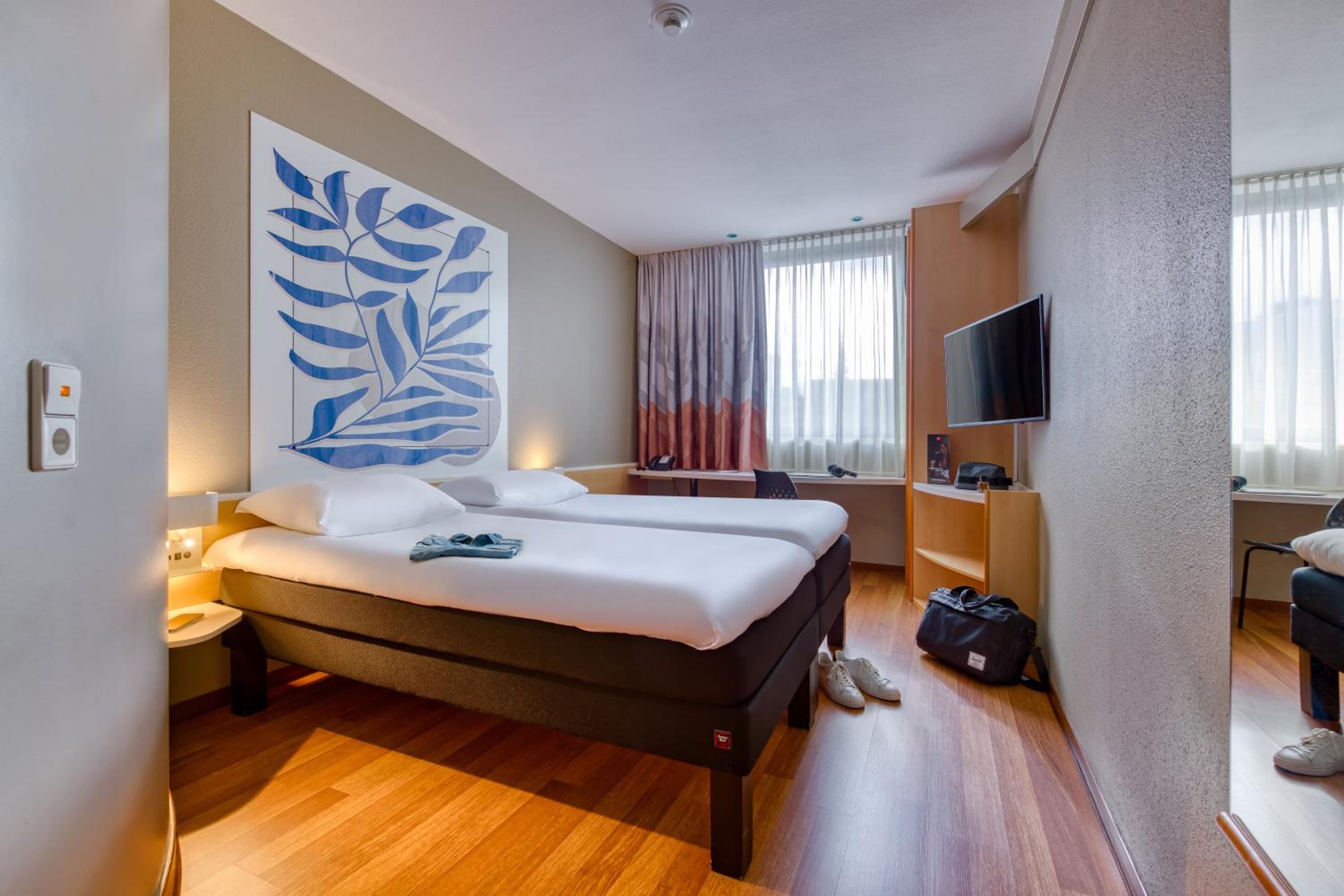 Twin Room - Photo 11