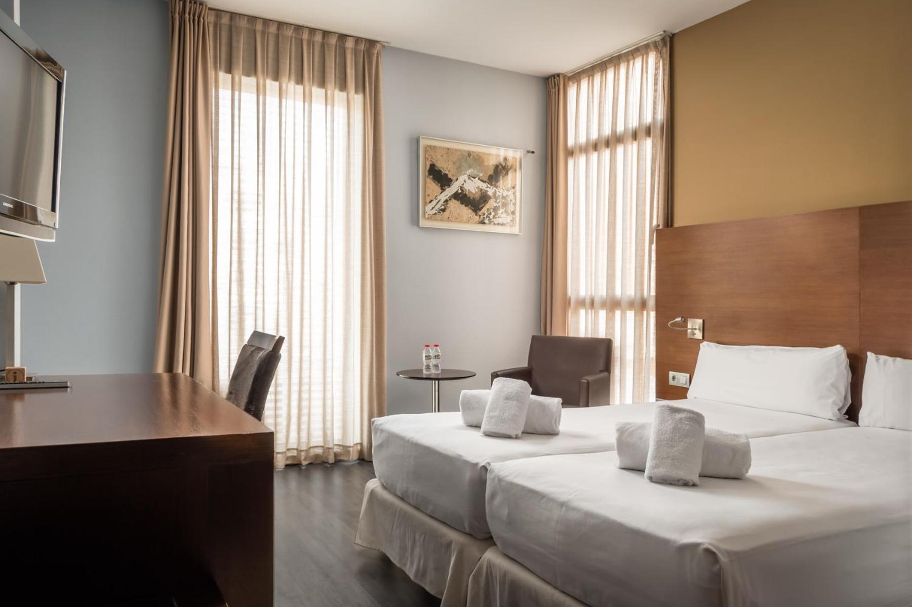 Double or Twin Room - Photo 5