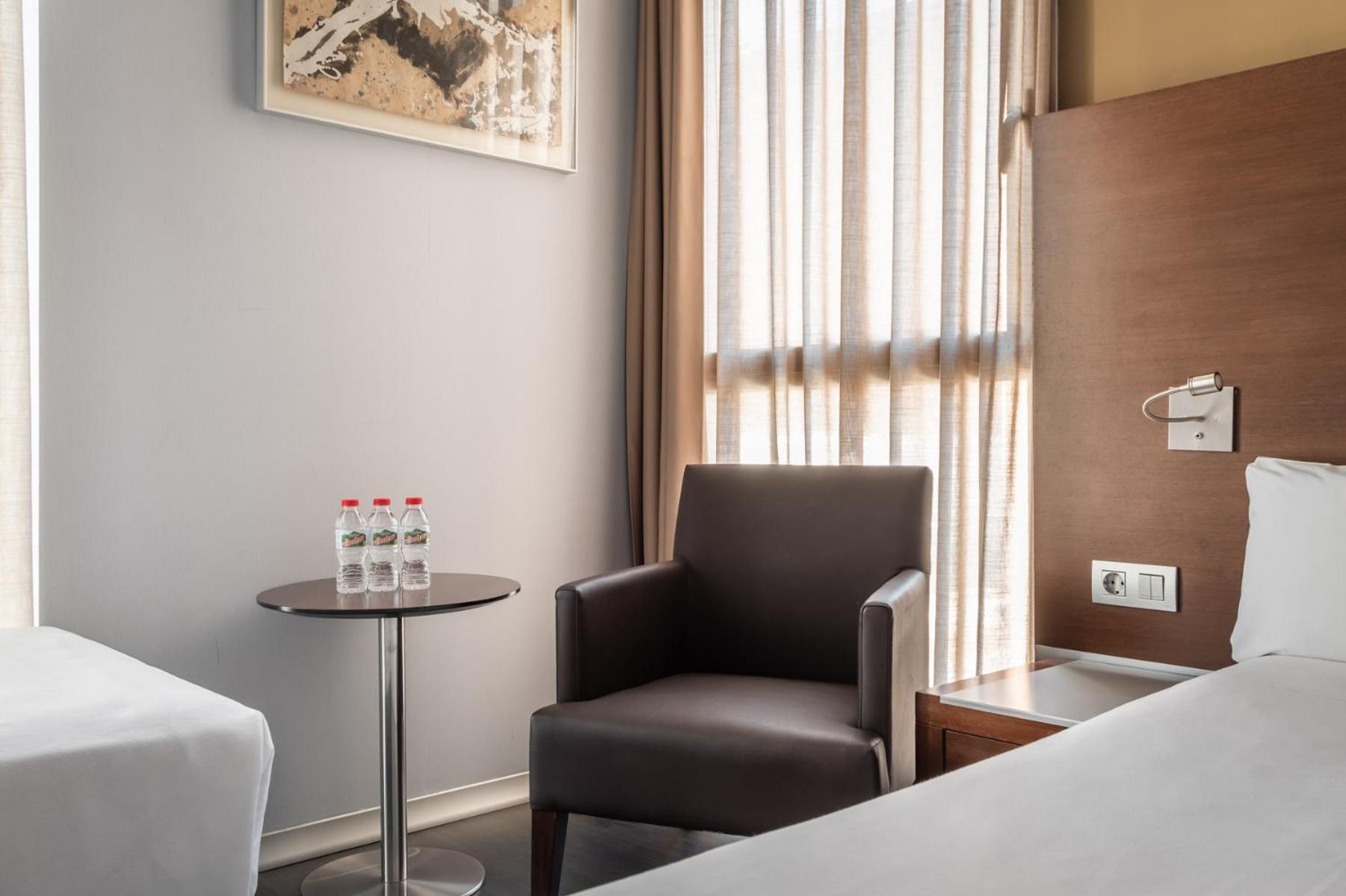 Triple Room (2 Adults + 1 Child) - Photo 2