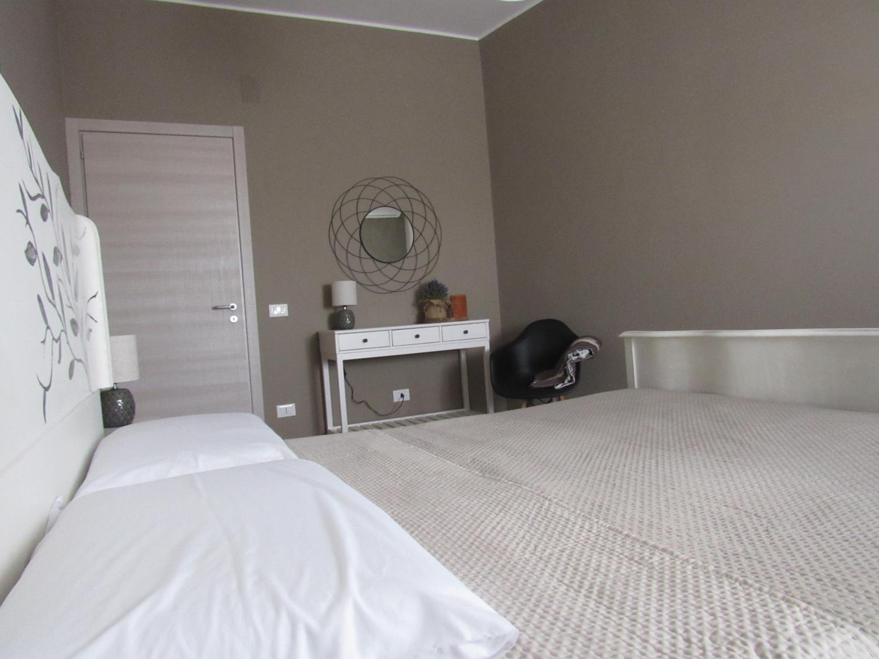 Two-Bedroom Apartment - Photo 4