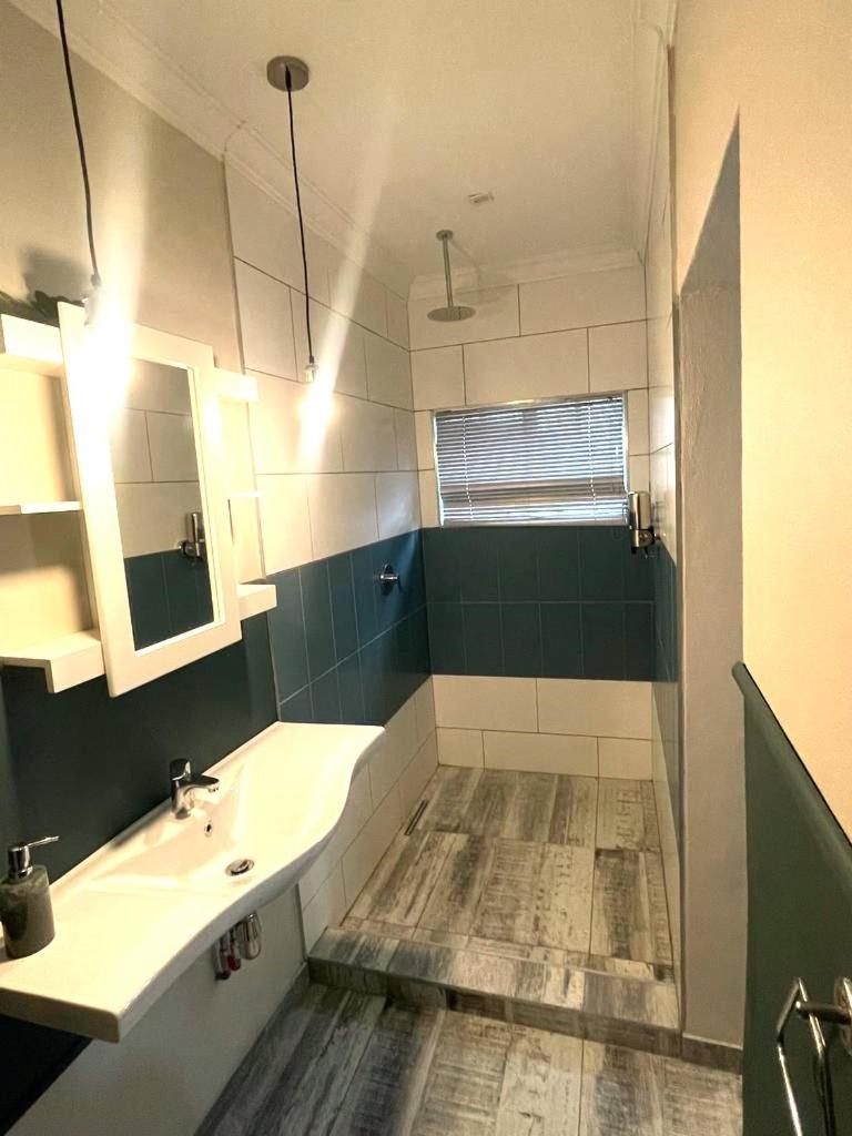 Standard Twin Room - Photo 8