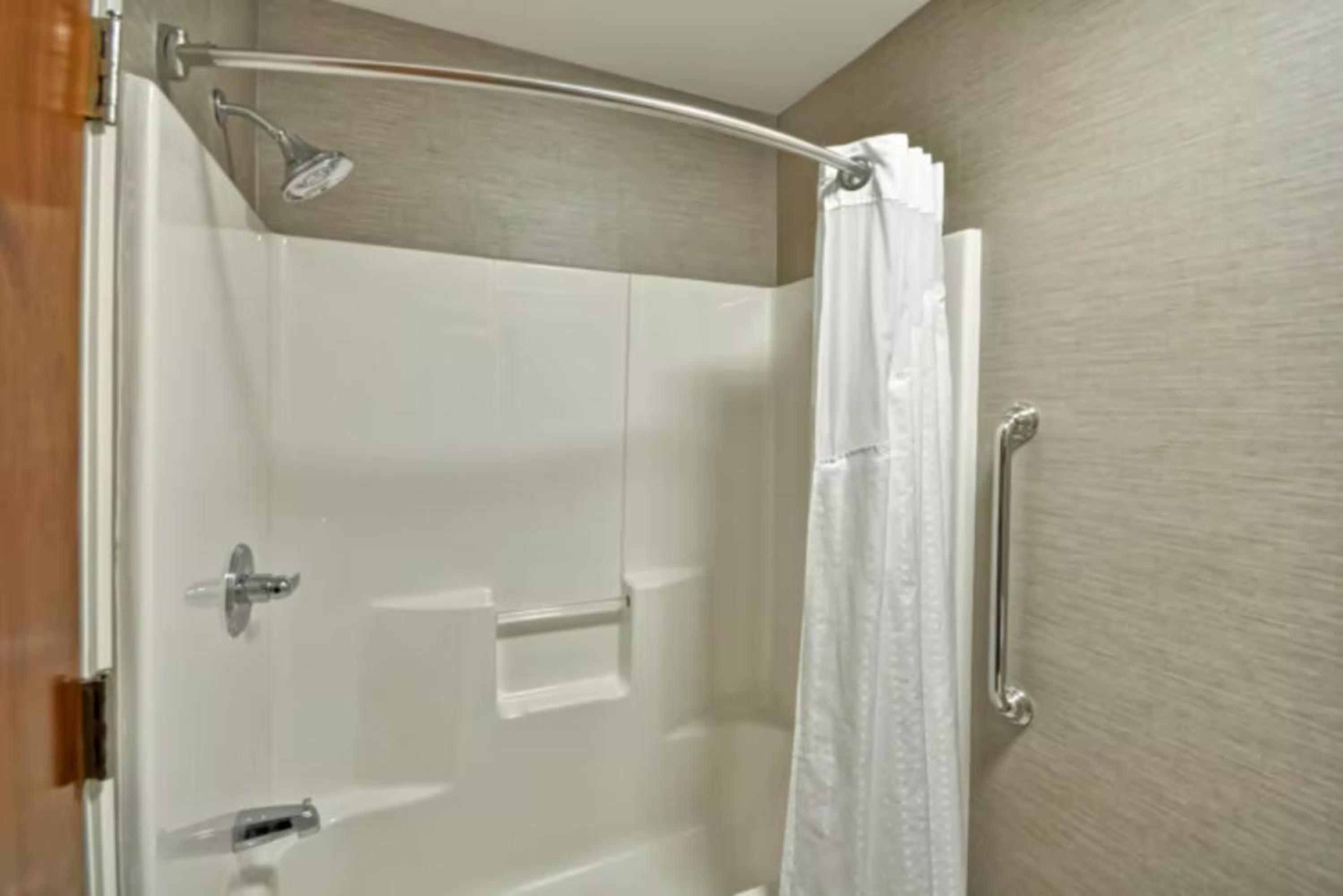 Standard King Room - Photo 5