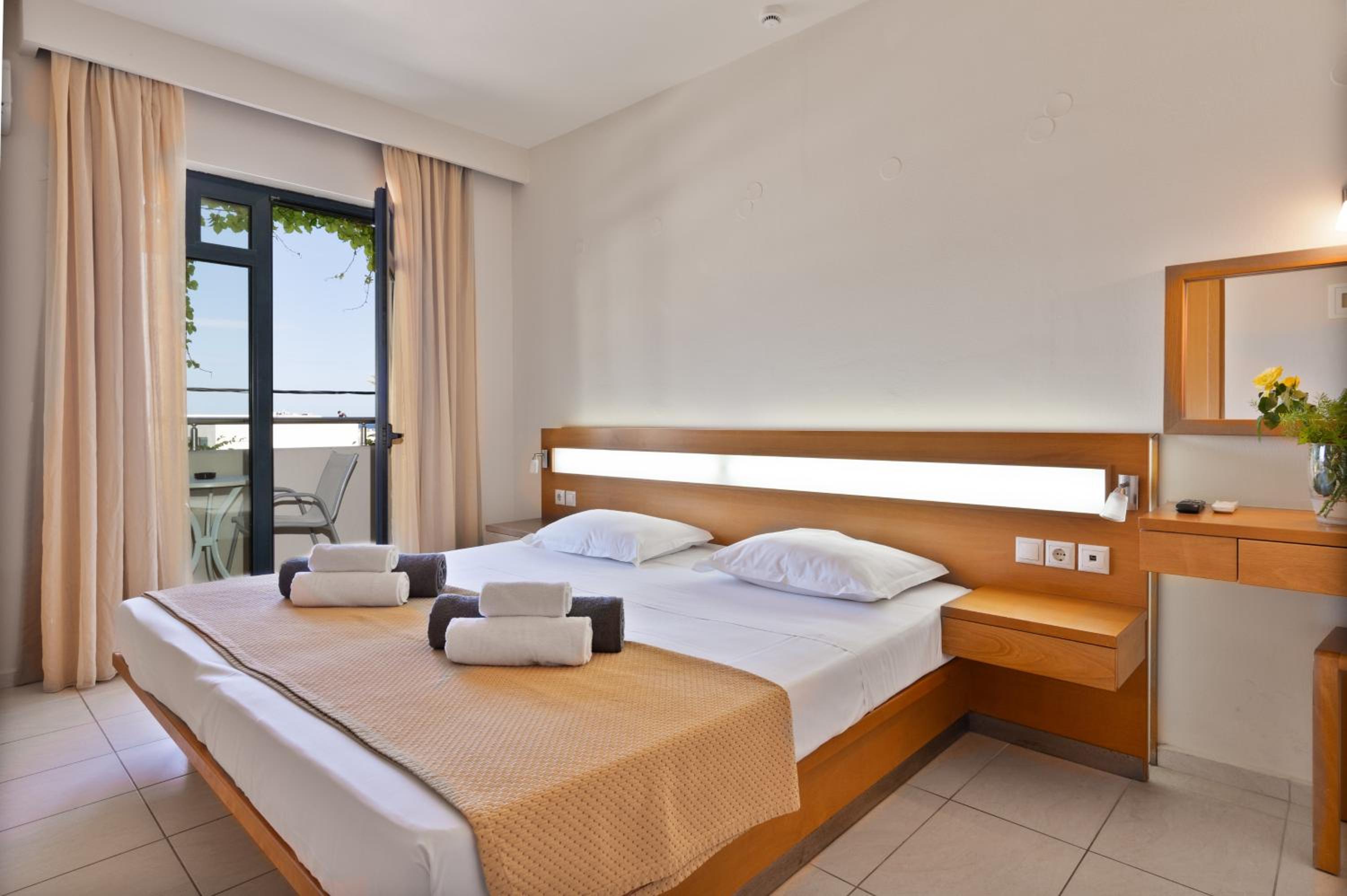 Double Room with Garden View - Photo 2