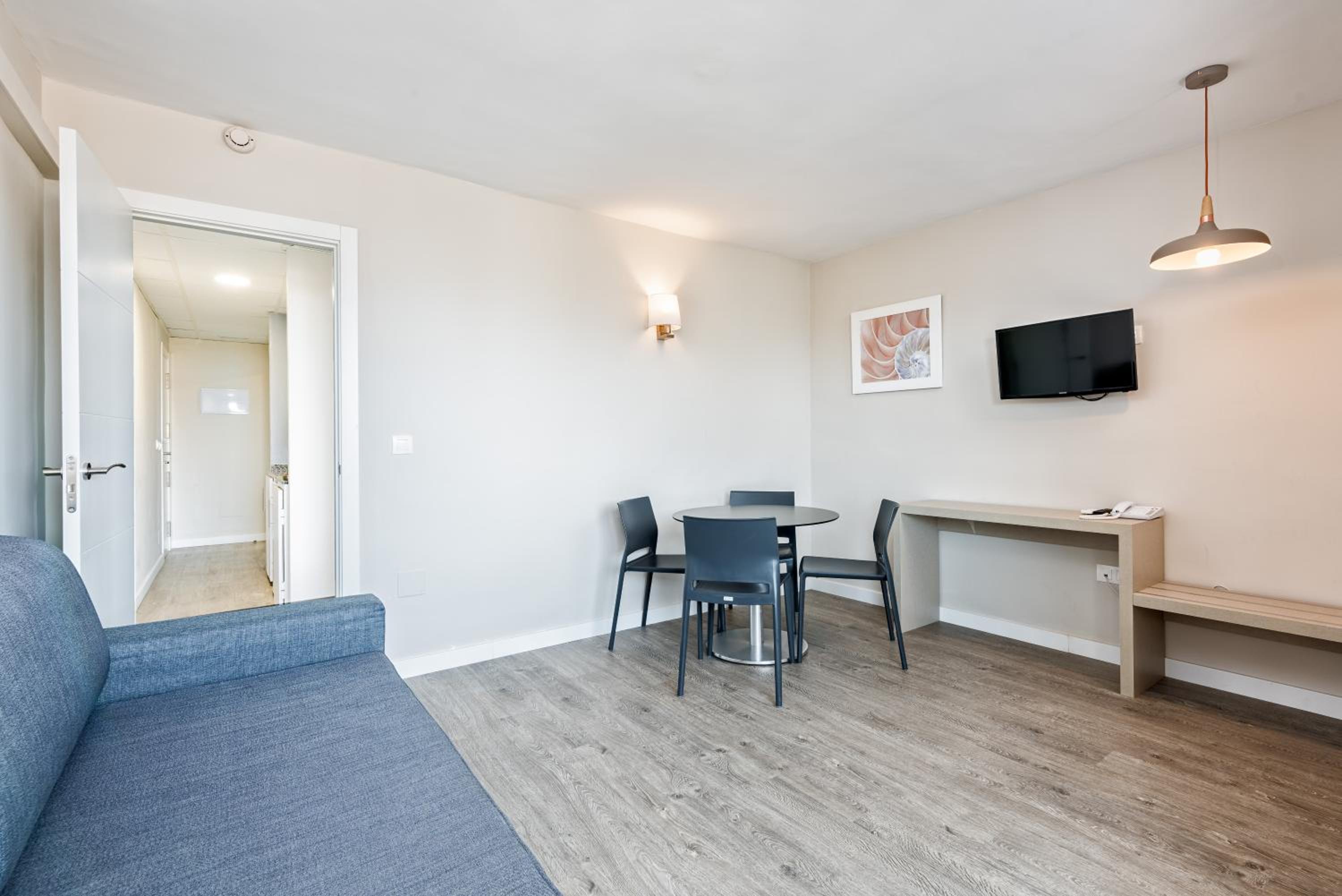 One-Bedroom Apartment - Photo 2