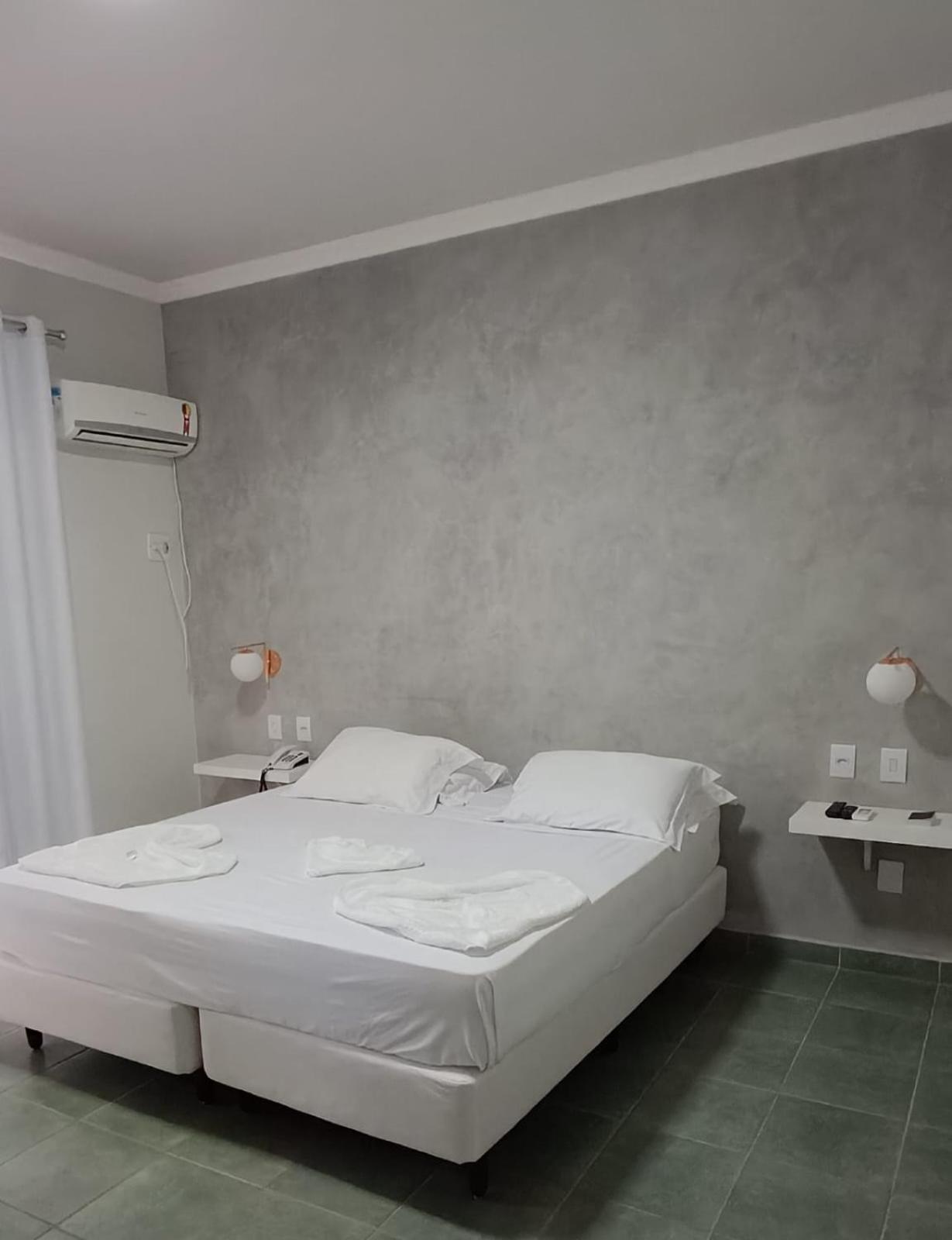 Queen Room with Balcony photo 2