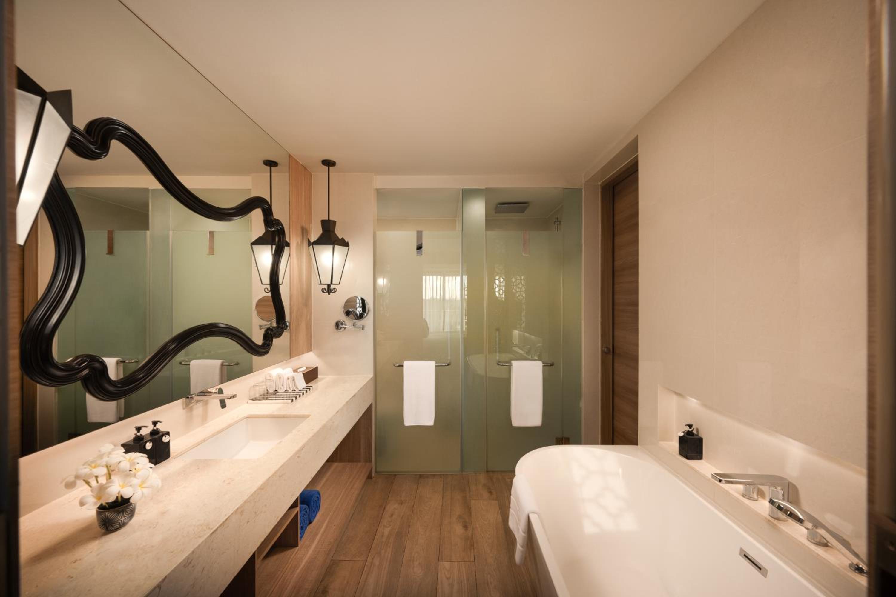 Deluxe Suite Pool Access – Garden View photo 3