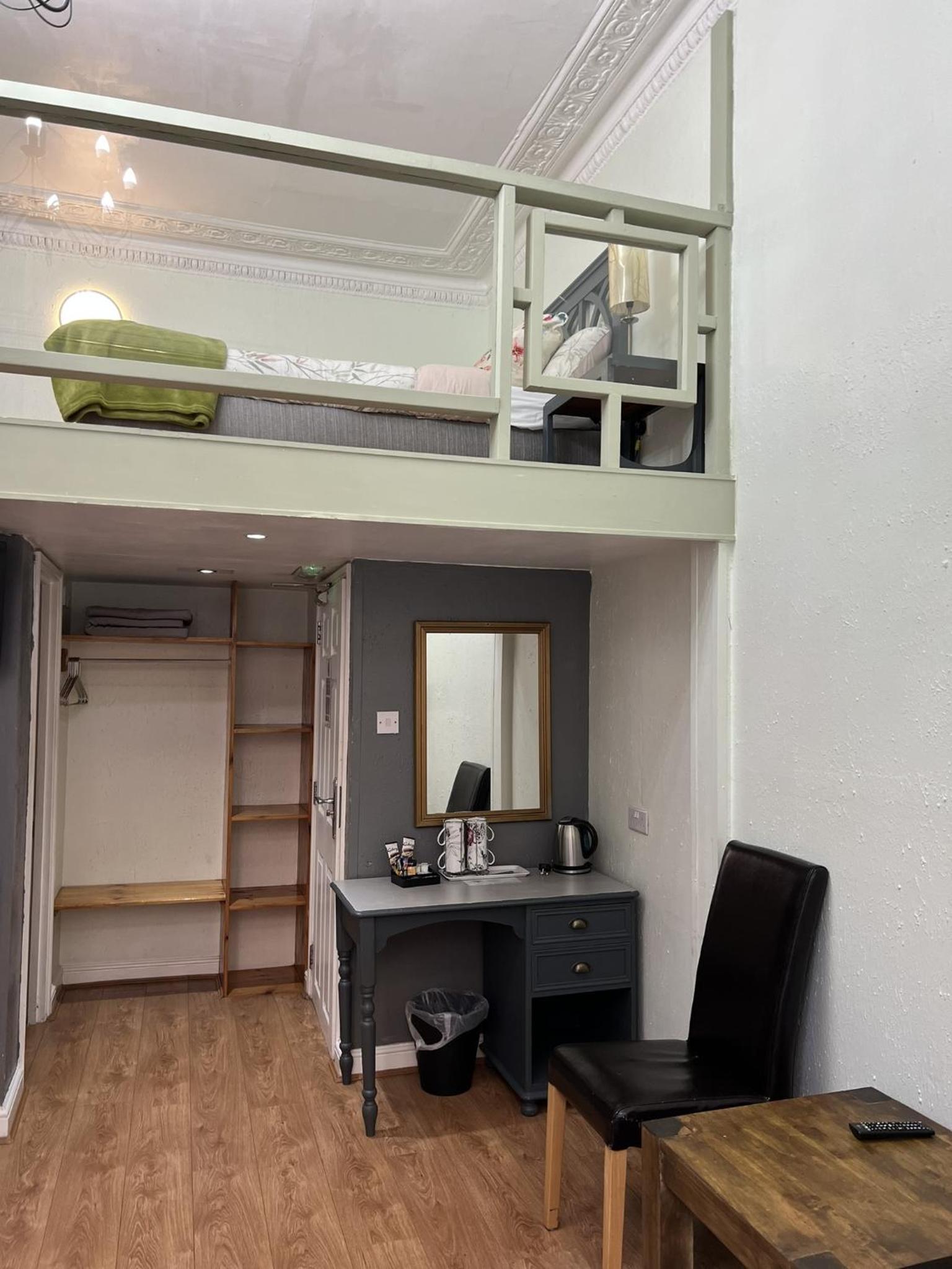 Classic Quadruple Room photo 3