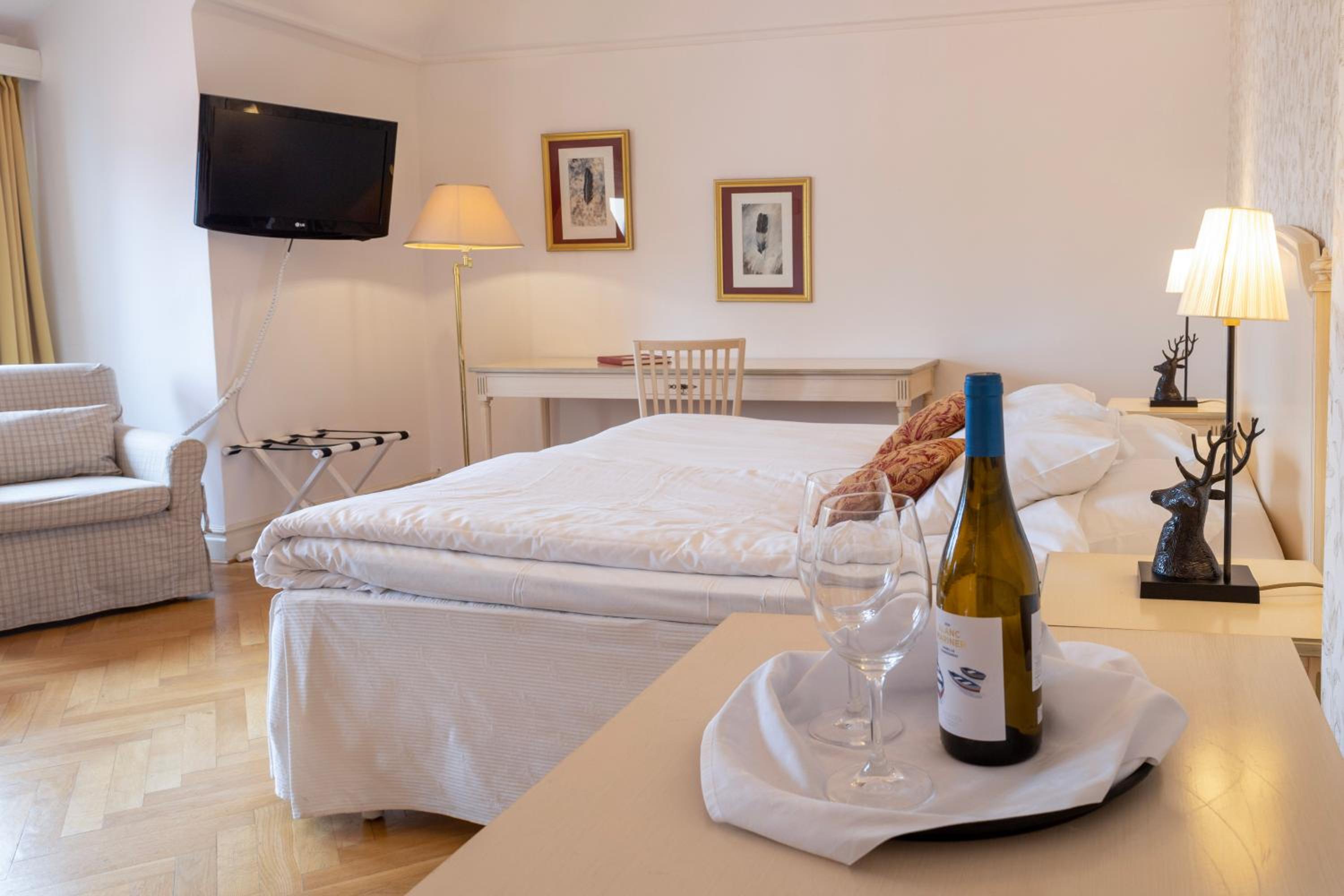 Double Room with Lake View photo 1