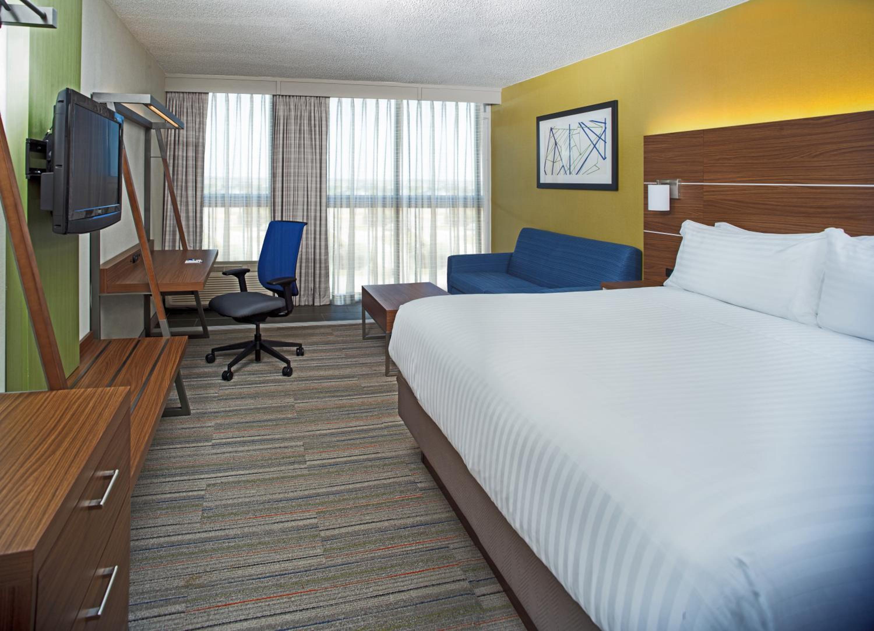King Room with Accessible Tub - Mobility Access photo 1
