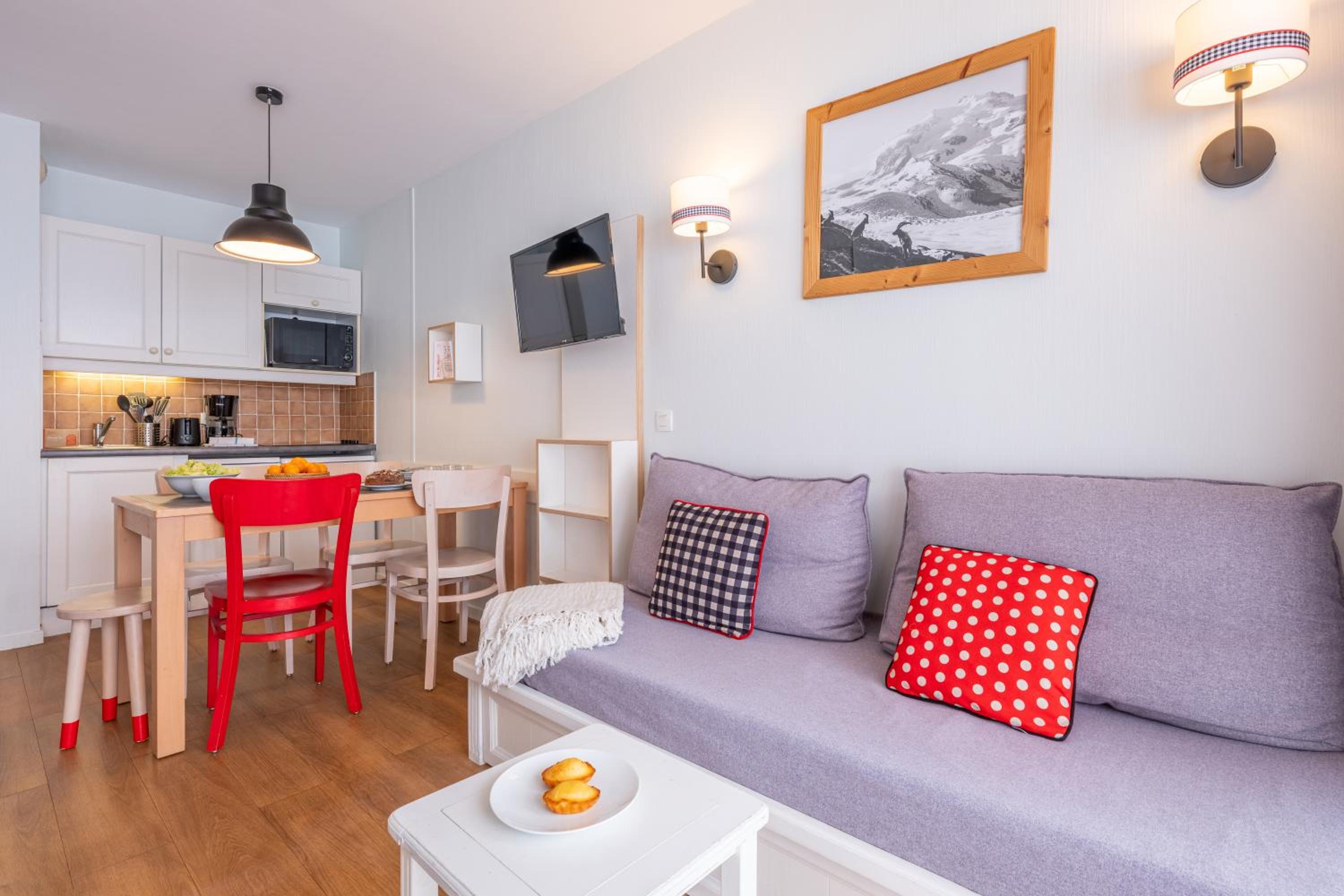 Studio with Sleeping Alcove (4 People)