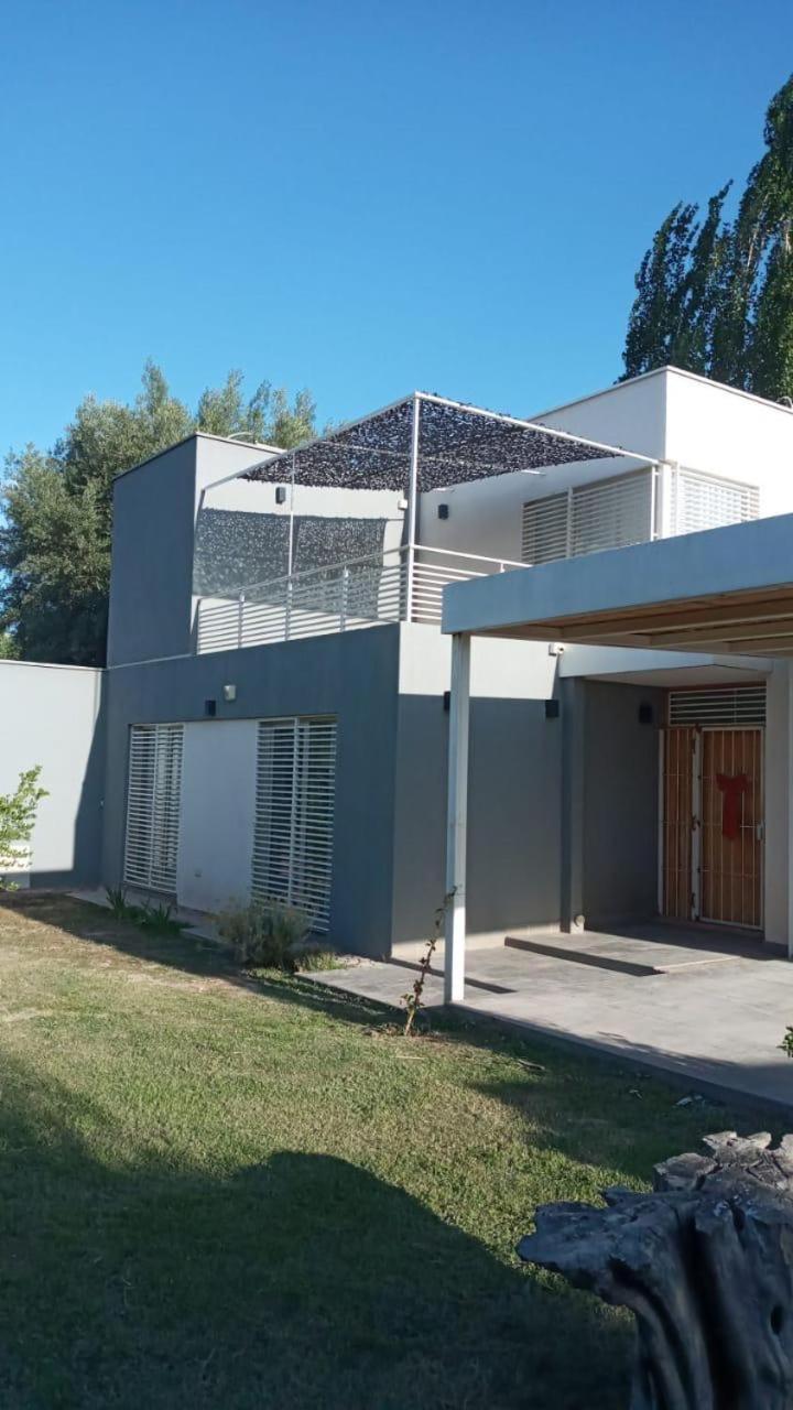 Three-Bedroom House photo 2