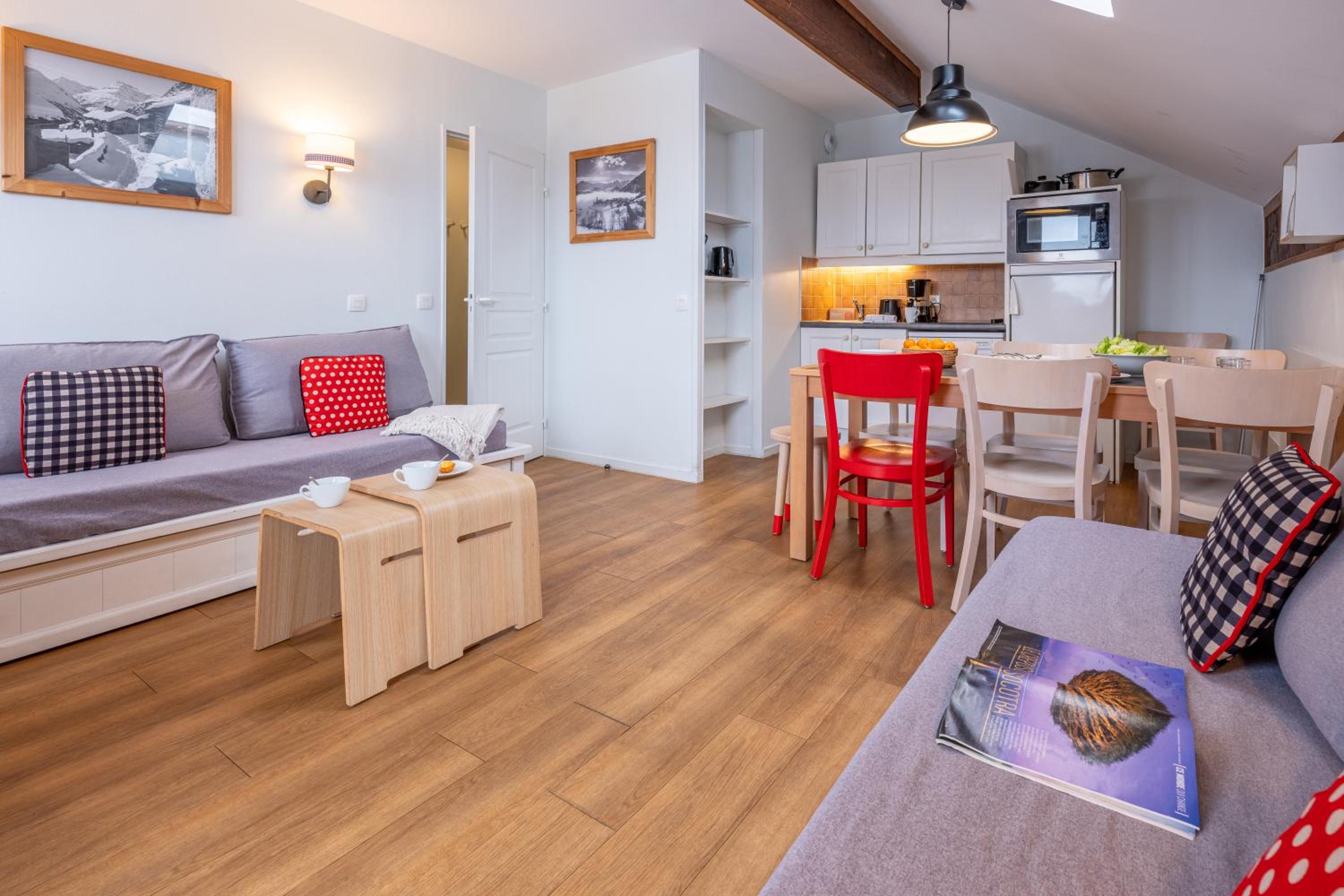 Two-Bedroom Apartment with Sleeping Alcove (8 People)