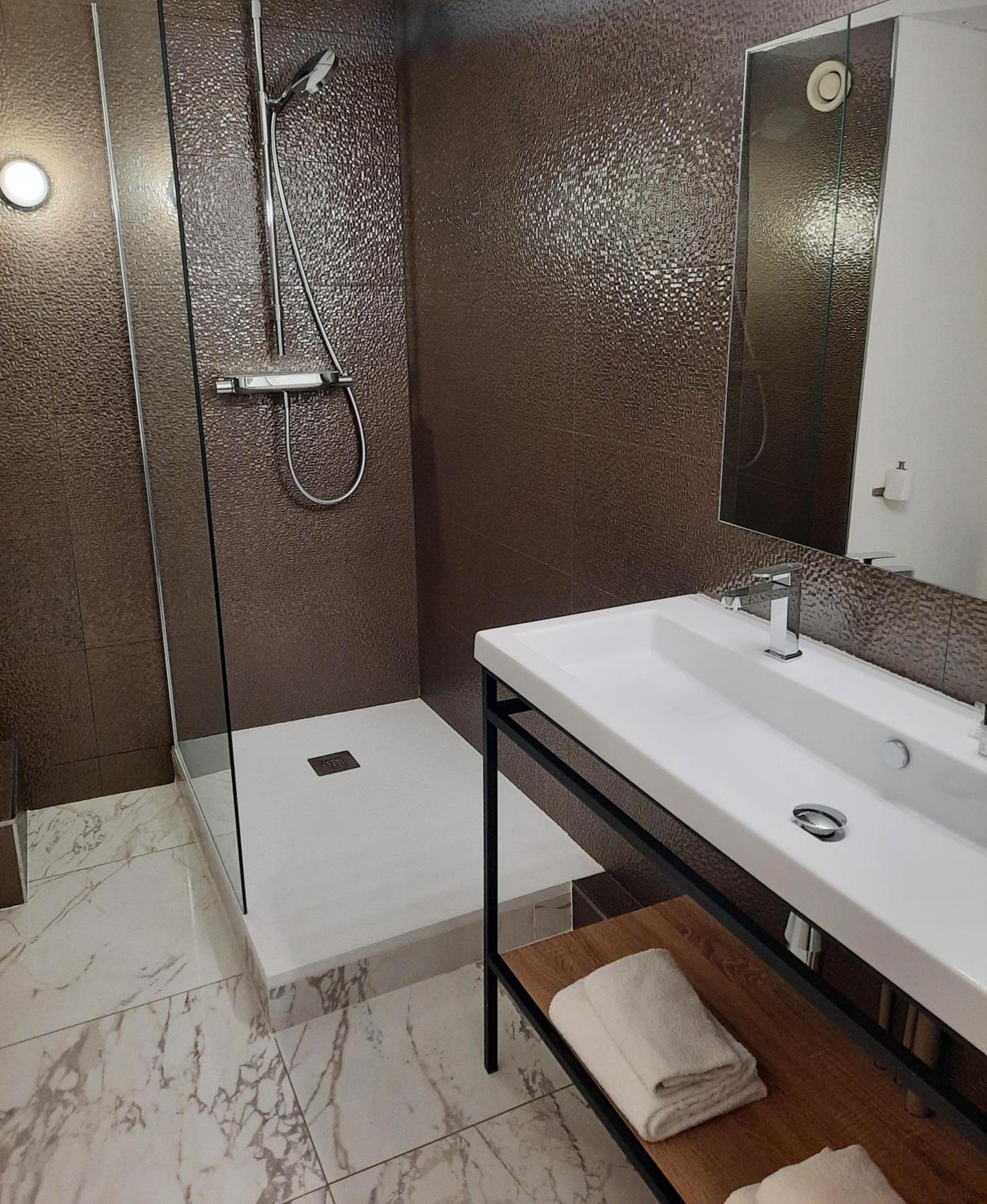 Superior Double Room - Photo 11