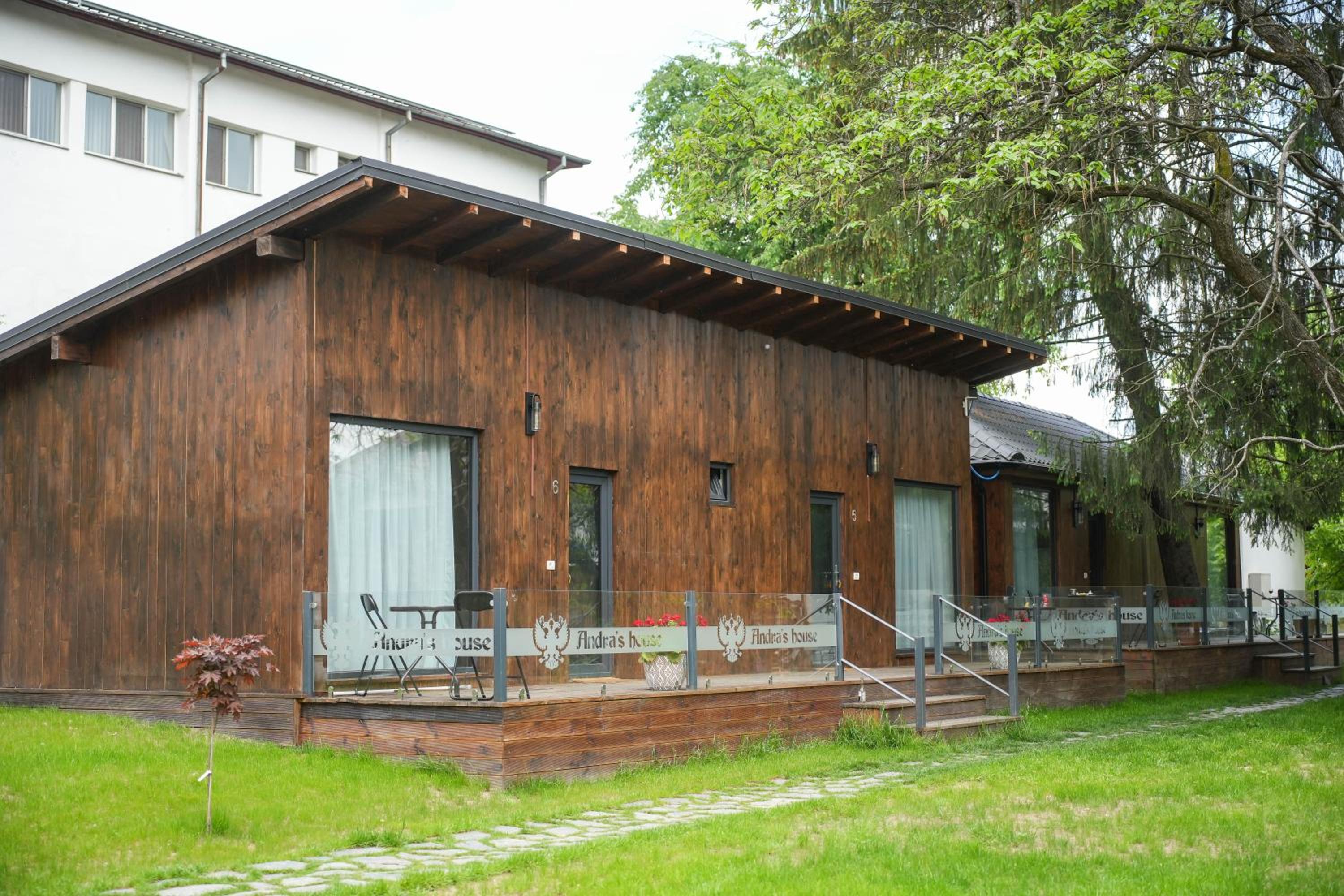 Bungalow with Garden View - Photo 13