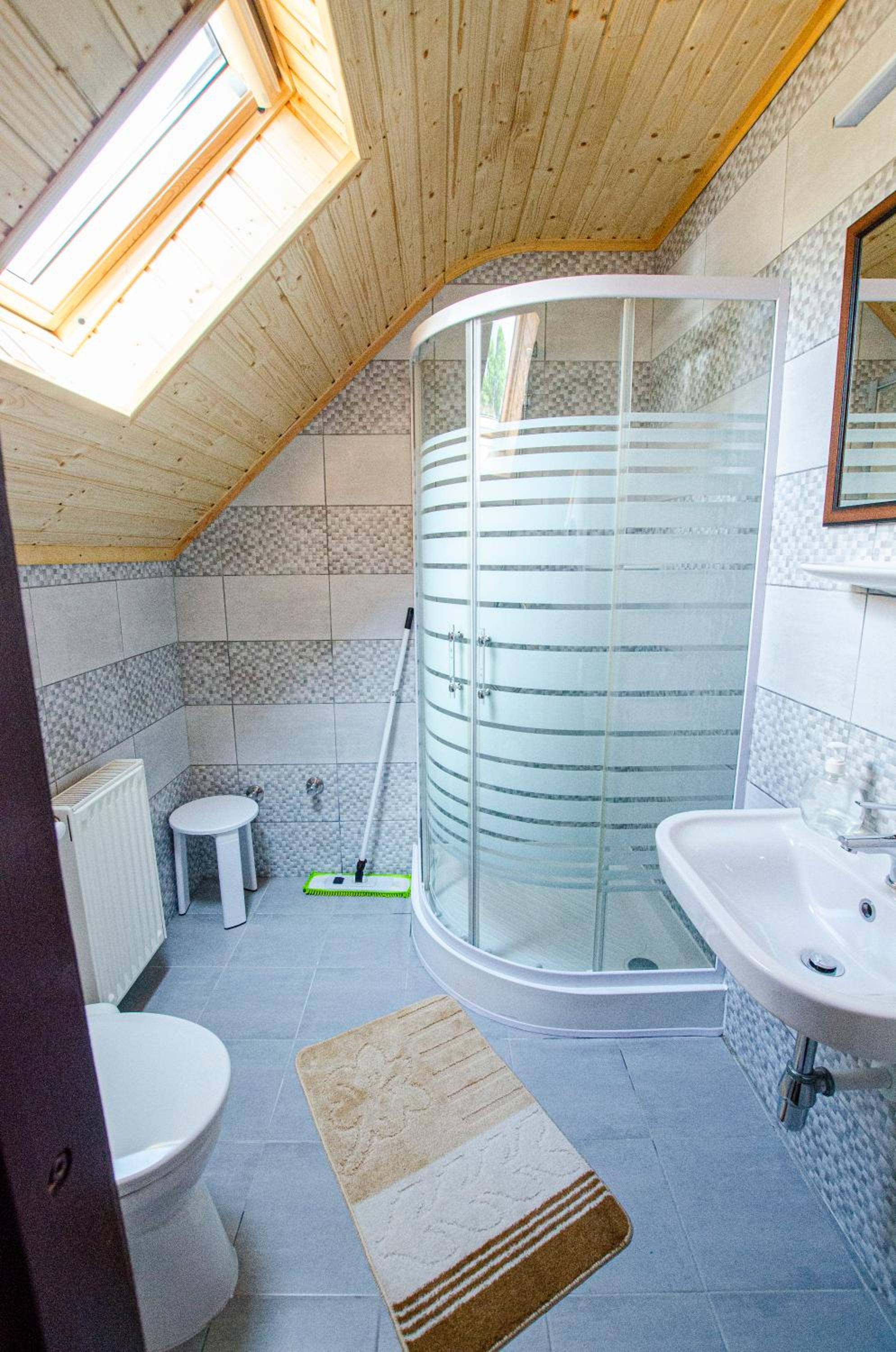 Deluxe Double Room with Shower photo 3