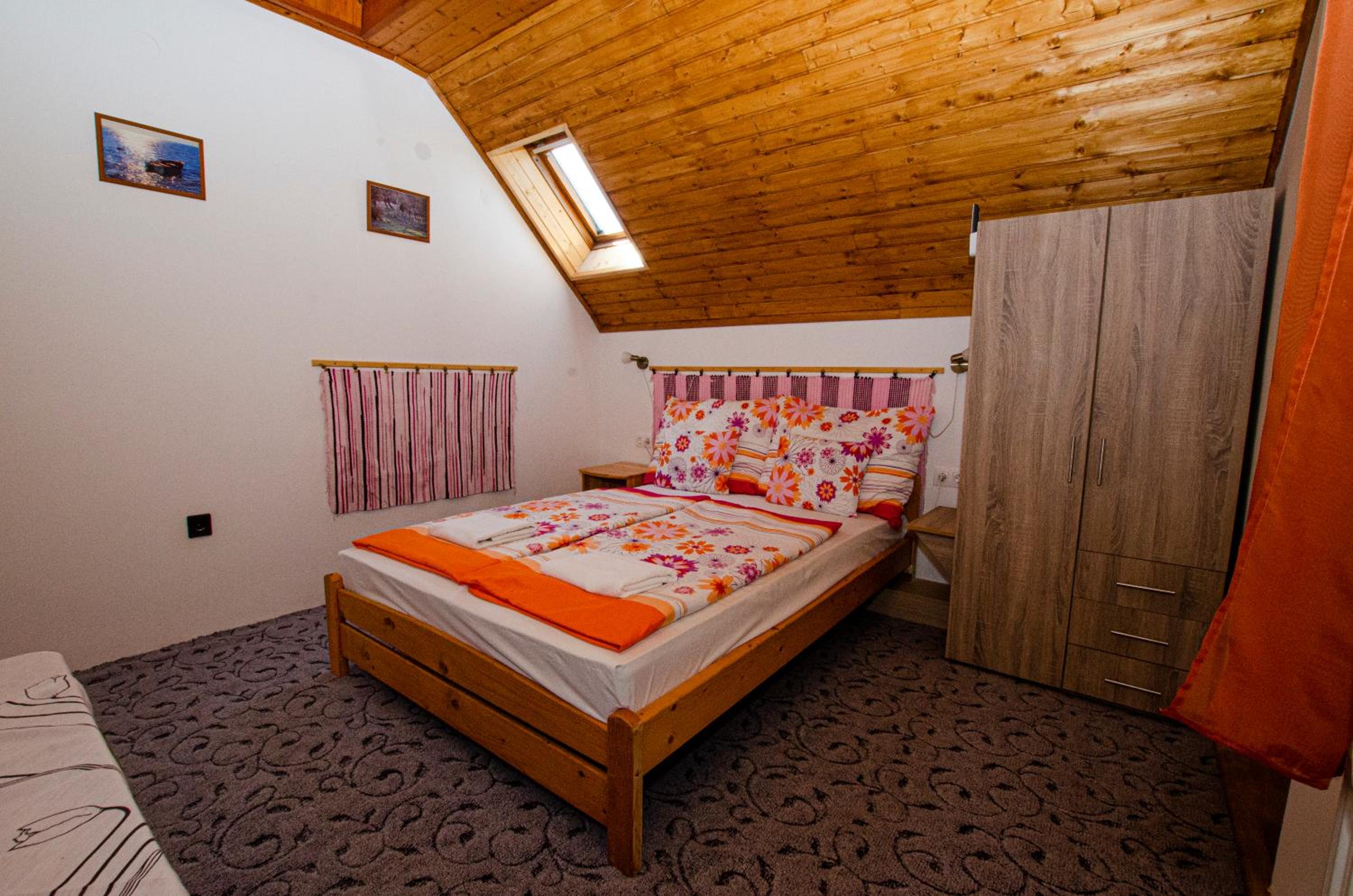 Deluxe Double Room with Shower photo 2