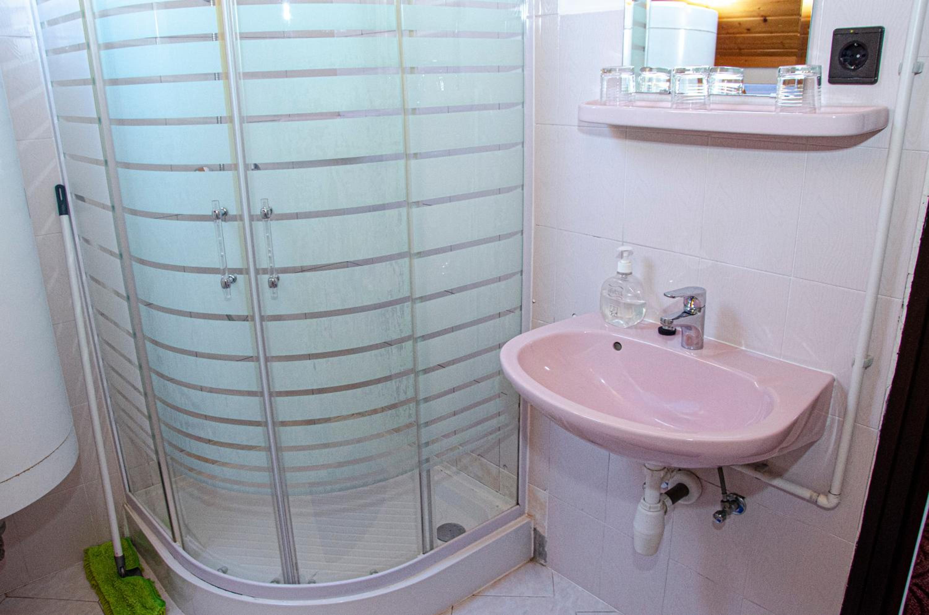 Standard Twin Room with Mountain View photo 1