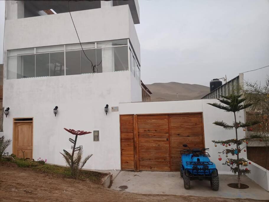 Six-Bedroom House photo 1