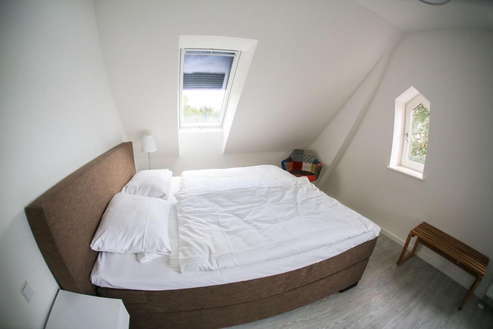 One-Bedroom Apartment with Shower photo 1