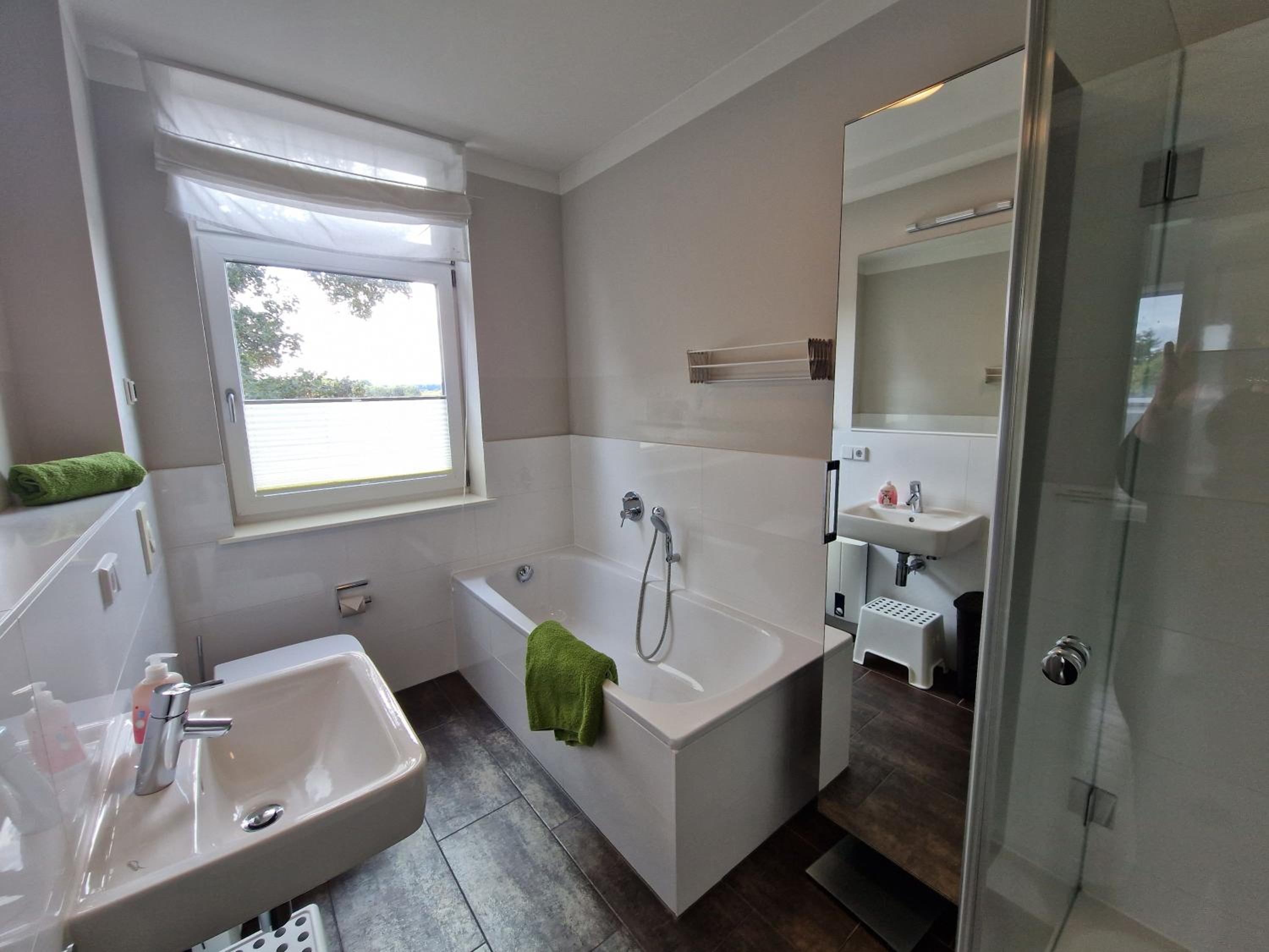 One-Bedroom Apartment with Shower photo 2