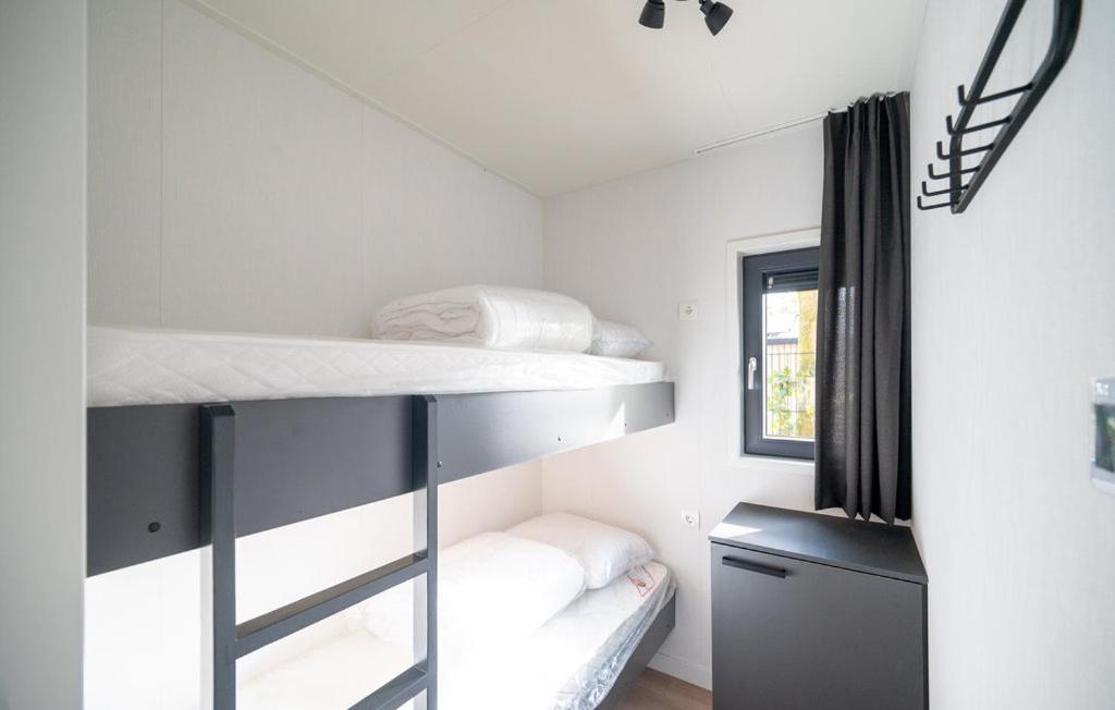 Three-Bedroom Chalet photo 1