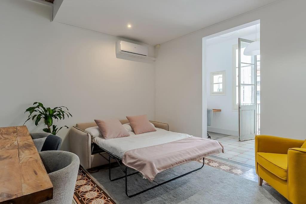 Three-Bedroom Apartment photo 2
