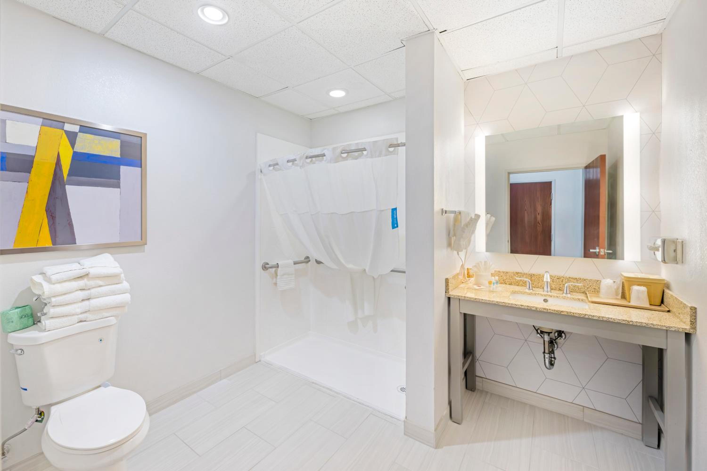King Suite - Accessible/Non-Smoking - Photo 2