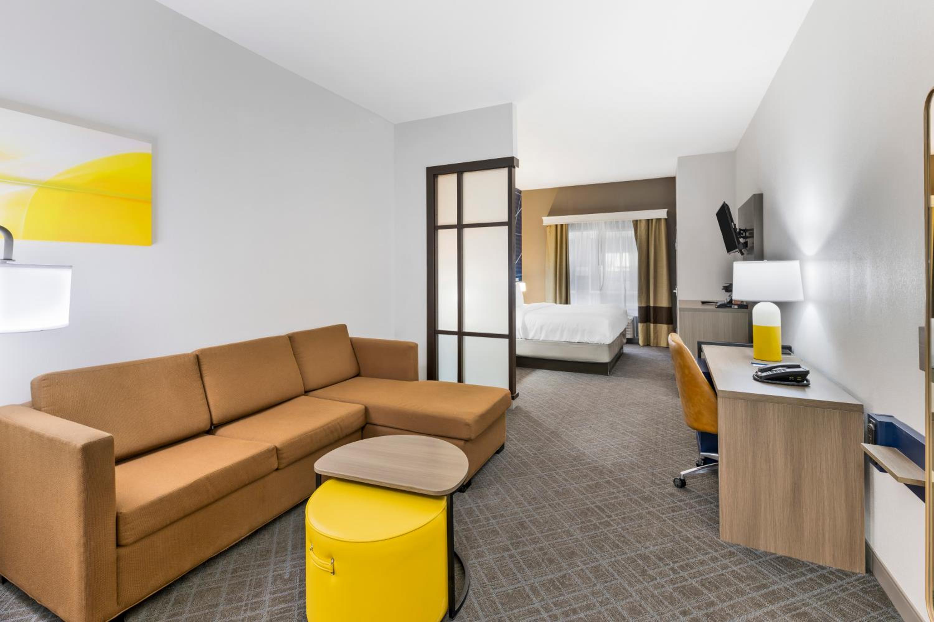 King Suite - Accessible/Non-Smoking - Photo 1