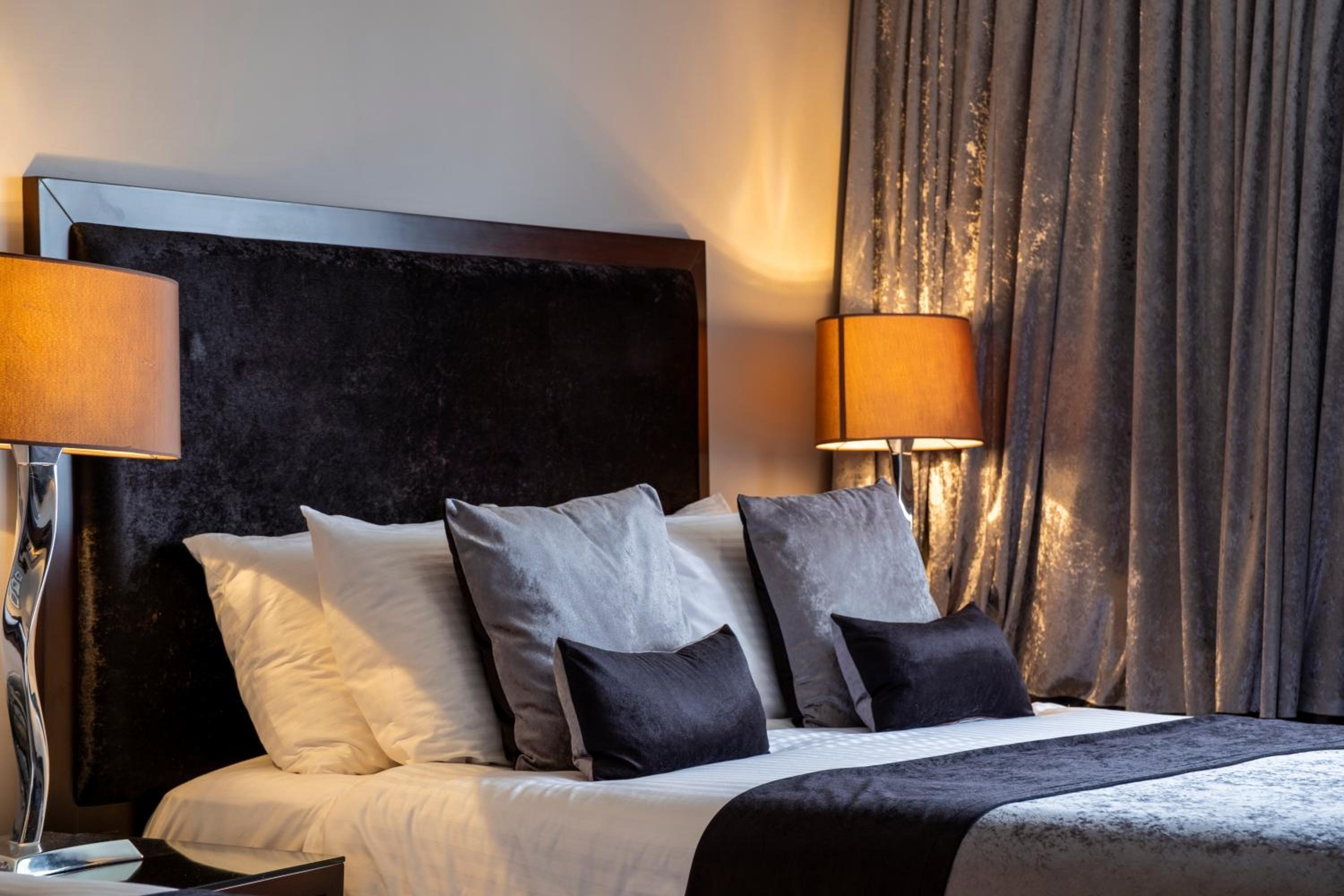 Premium Double with 2 Double Beds - Photo 4