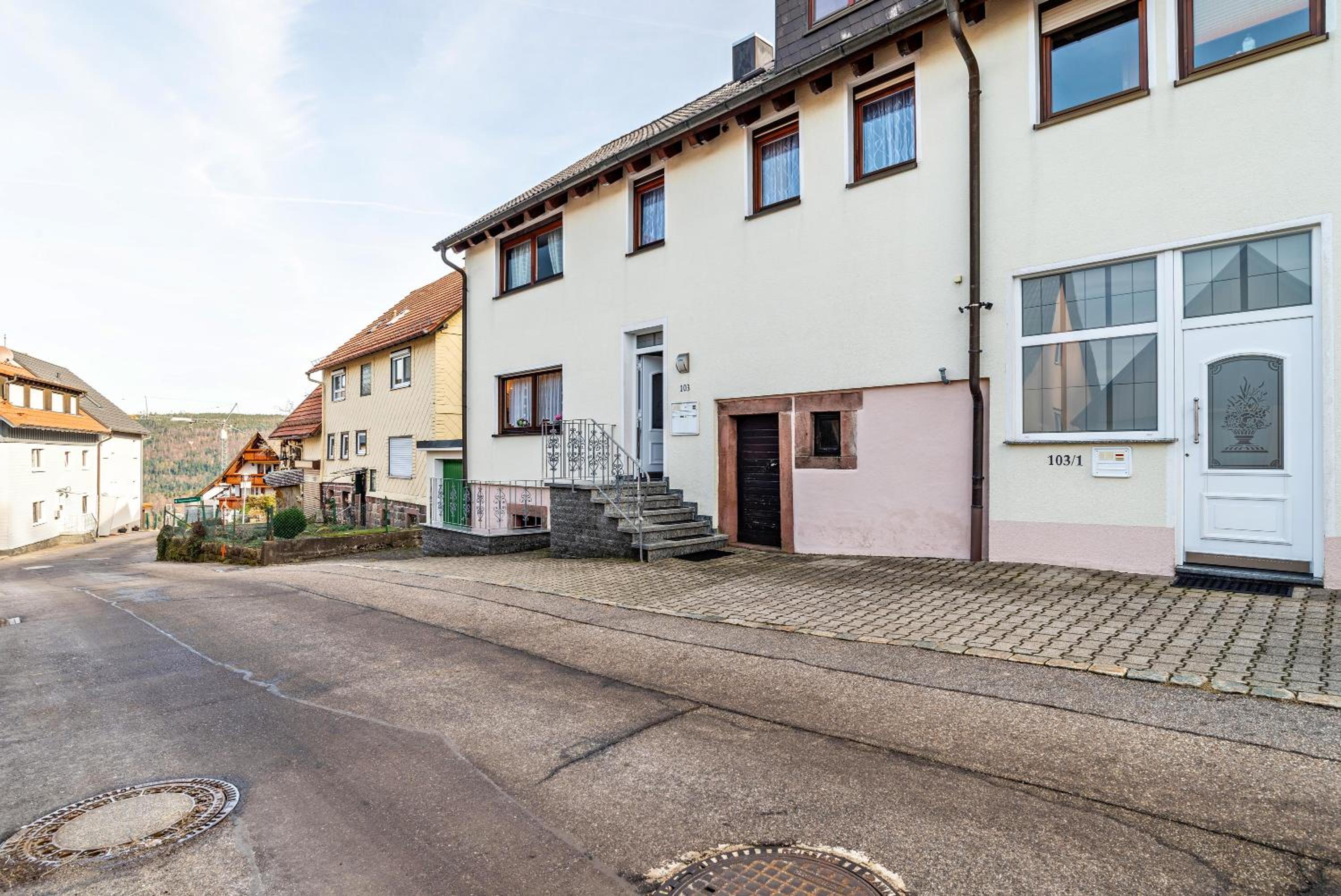Two-Bedroom Deluxe Apartment with Garden View photo 2