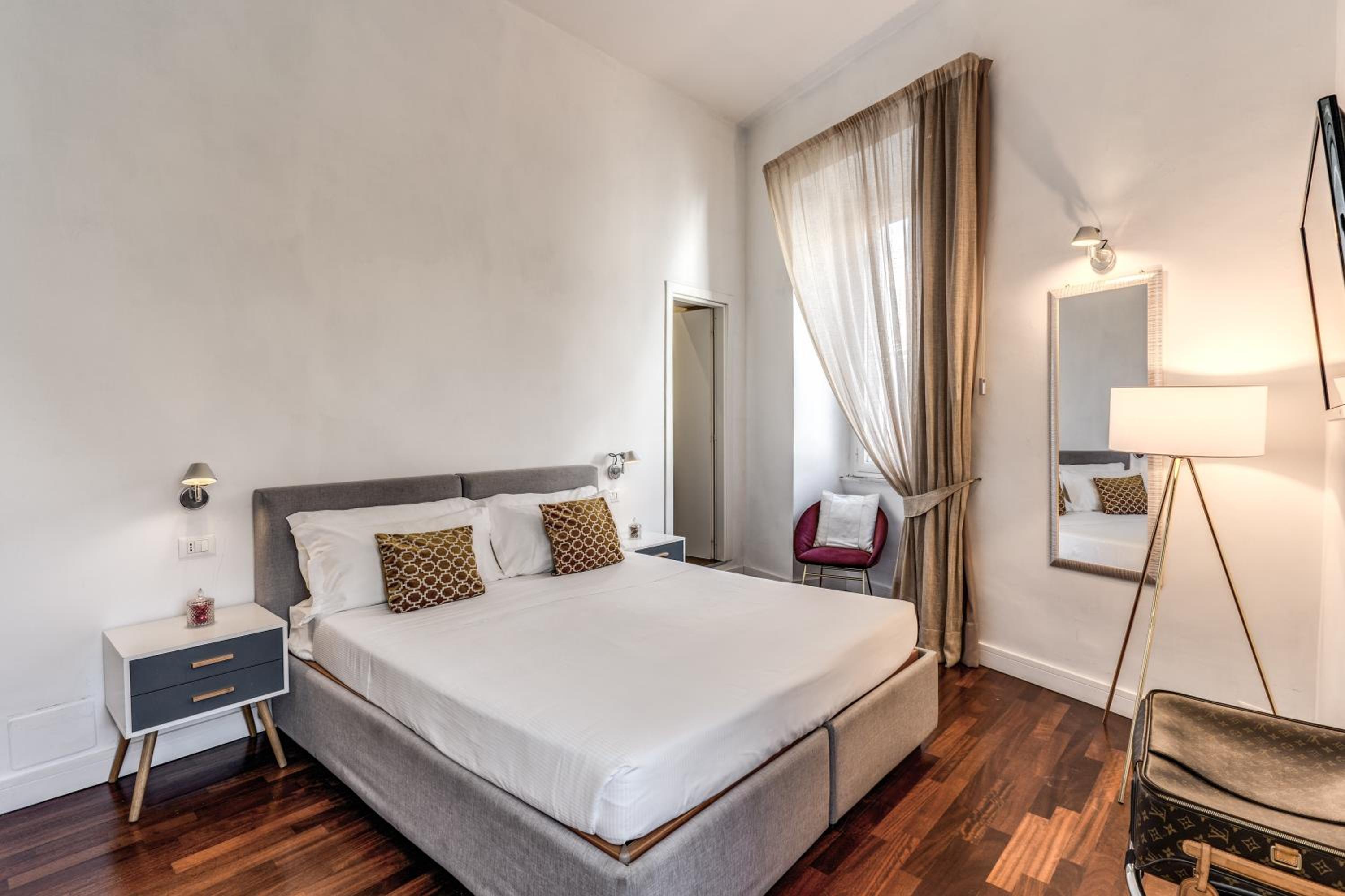 Deluxe Double Room with City View photo 3