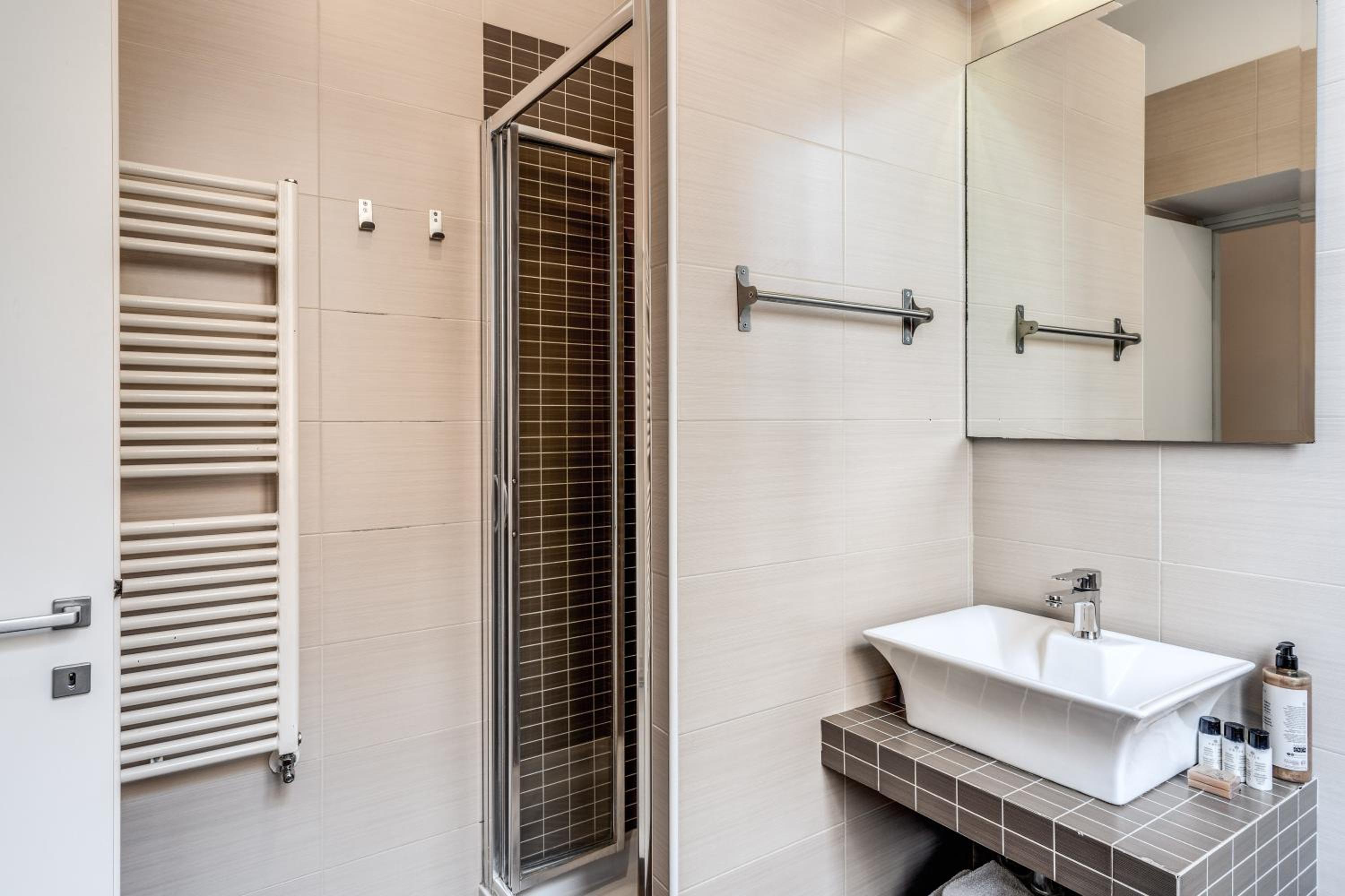 Deluxe Triple Room with City View photo 2