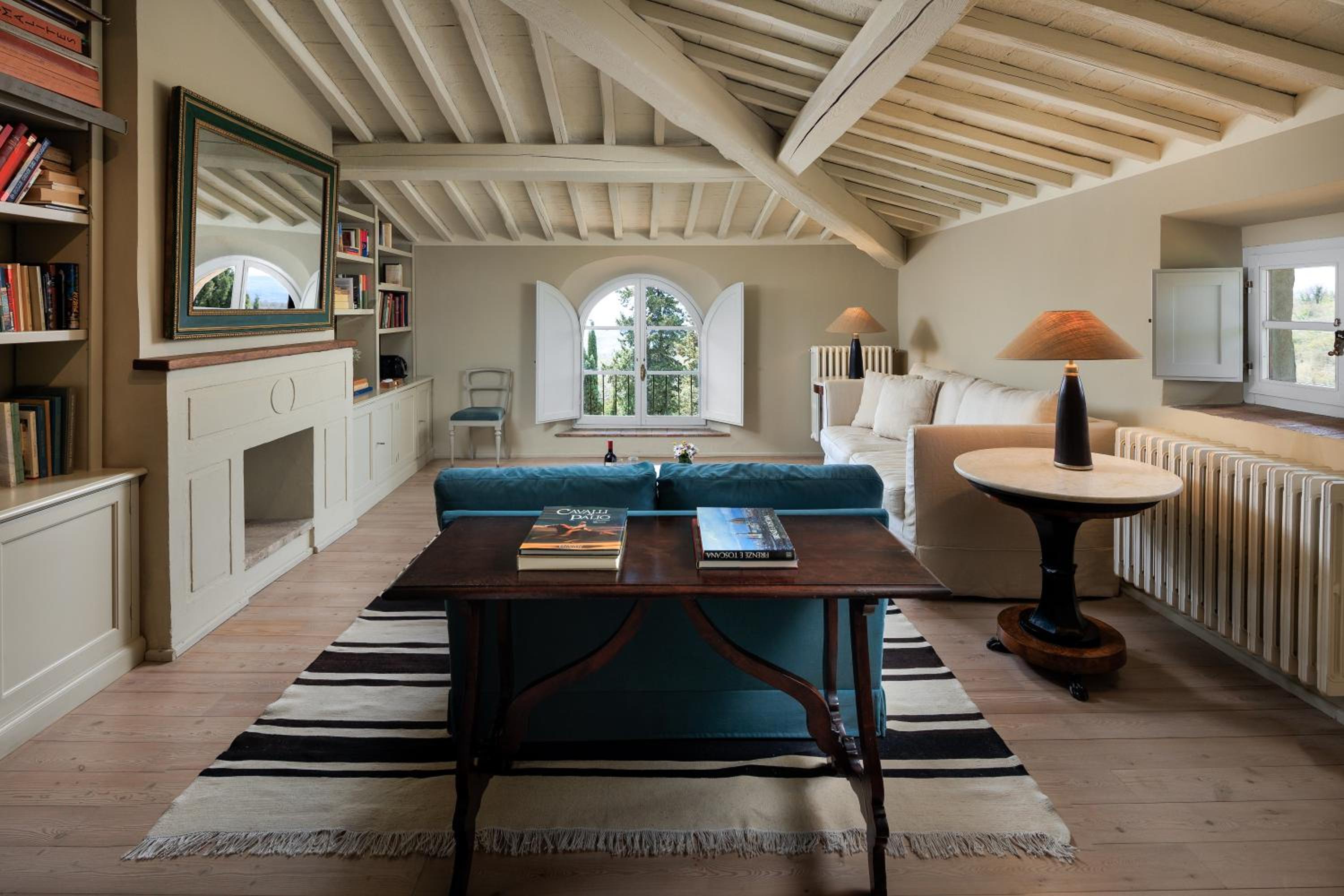 Suite - Photo 1