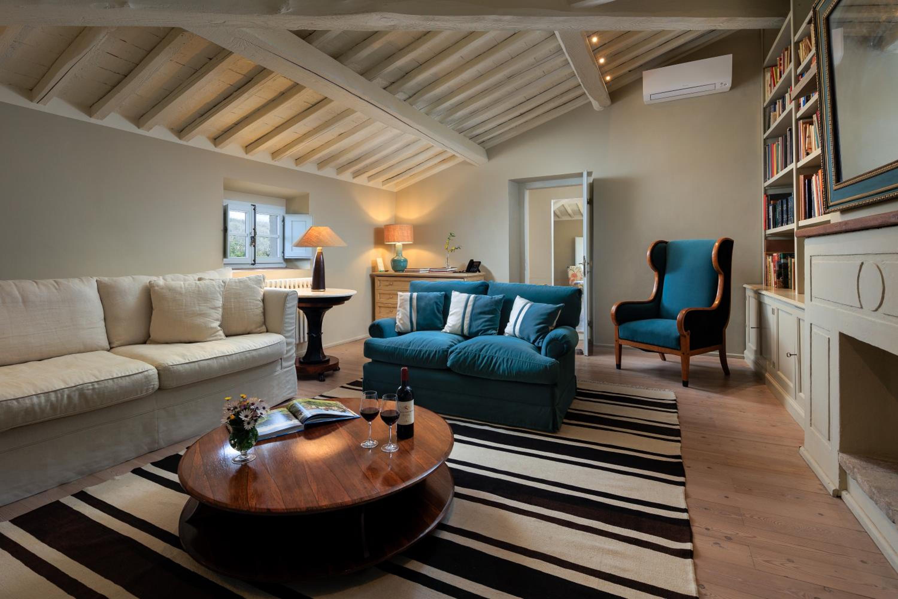 Suite - Photo 5