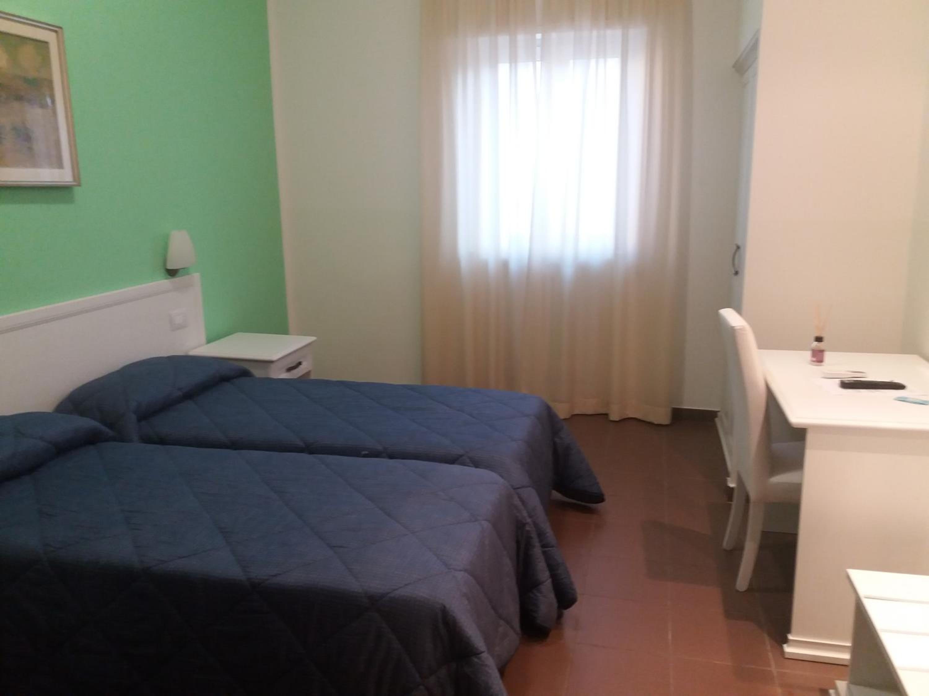 Twin Room - Photo 1