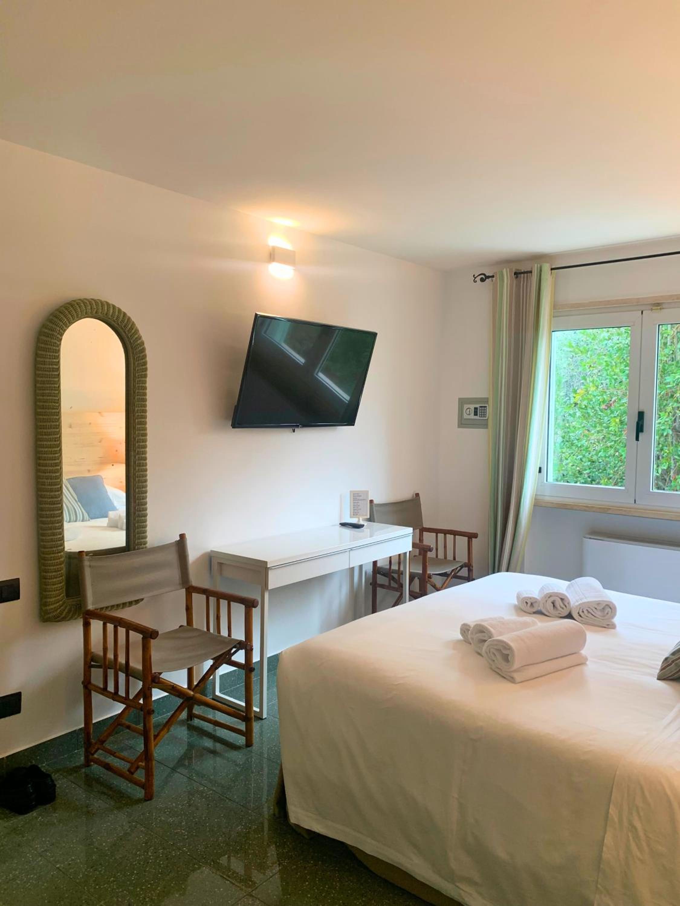 Suite with Hot Tub photo 1