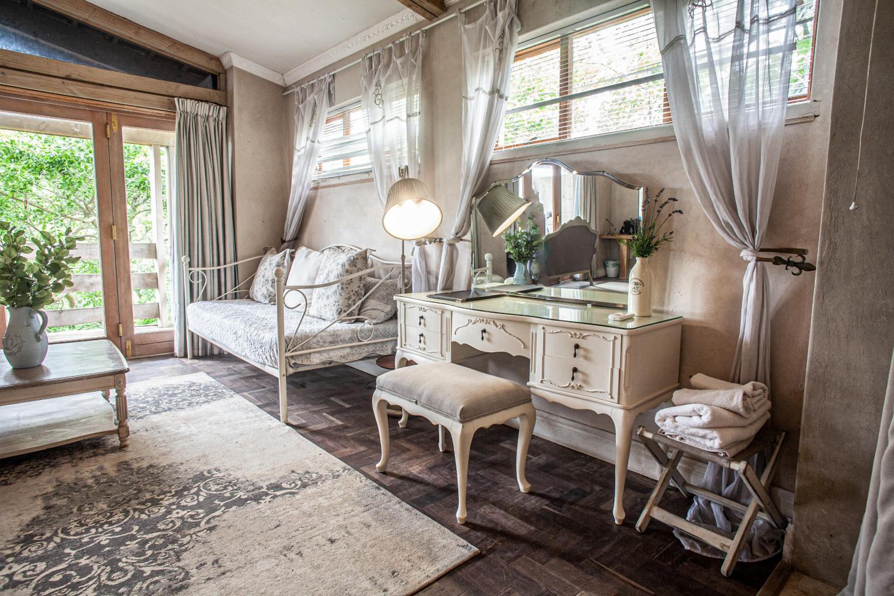 Superior Suite - Photo 9