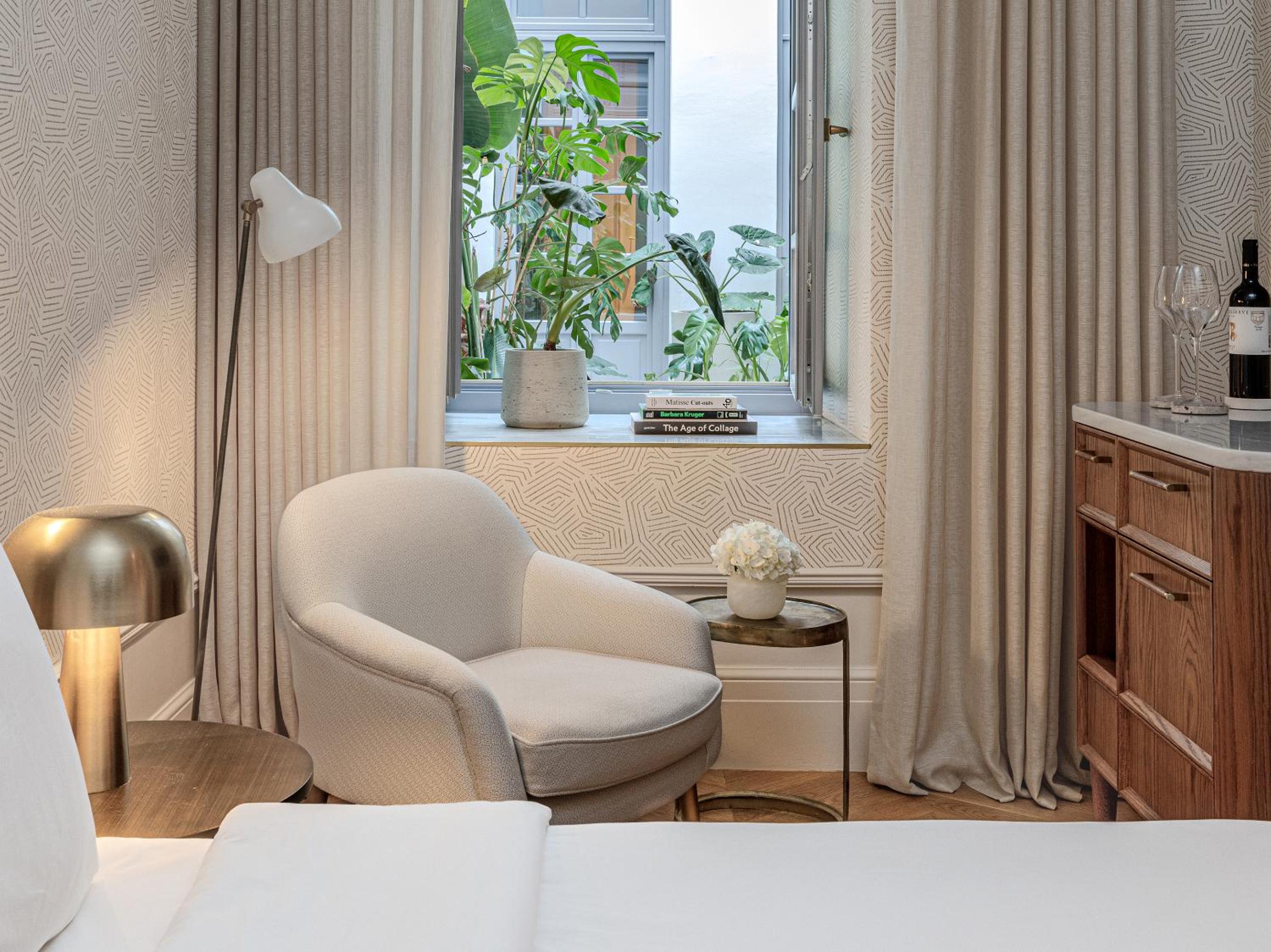 Bijou Room