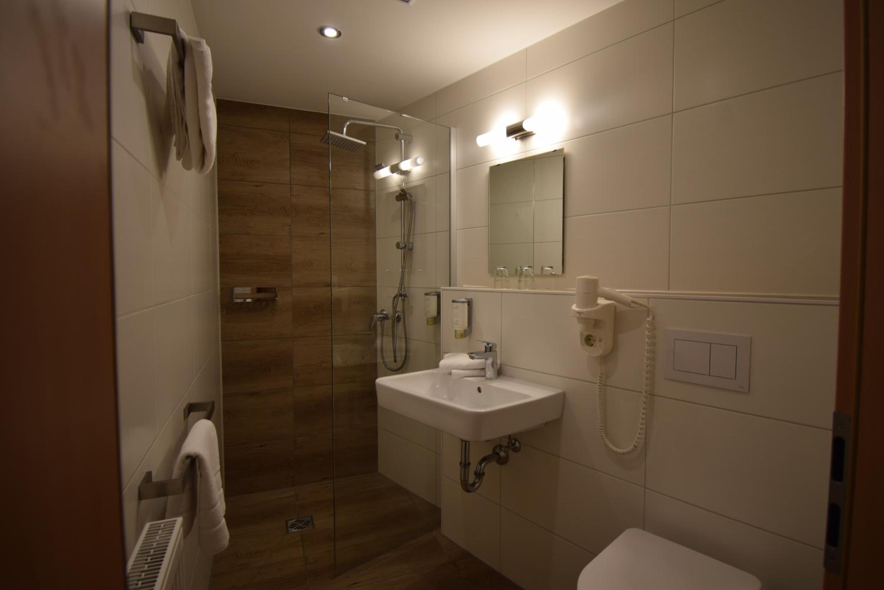 Twin Room - Photo 4